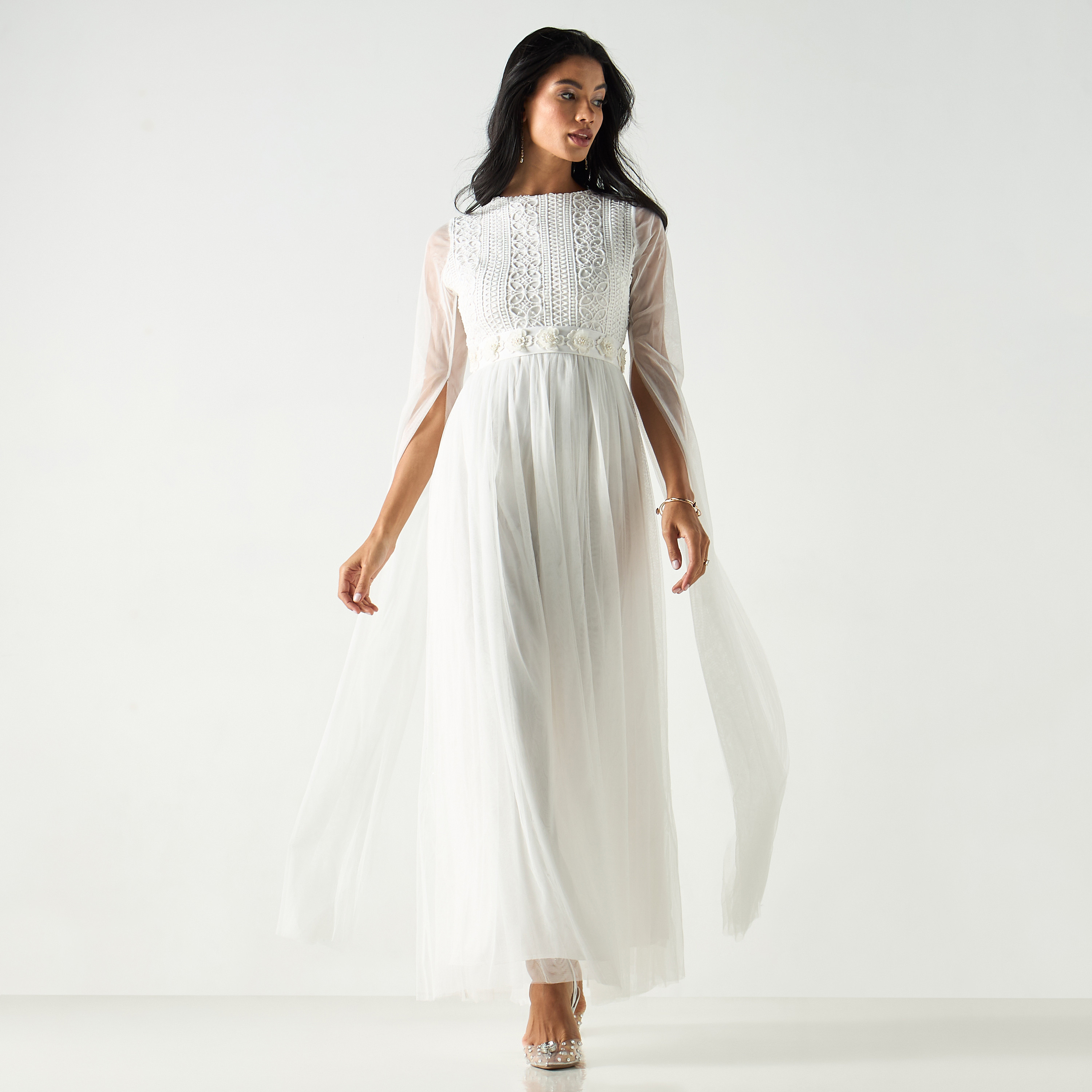 فستان طويل مطرز بتفاصيل دانتيل وأكمام كاب-women-clothing-dresses-image-2