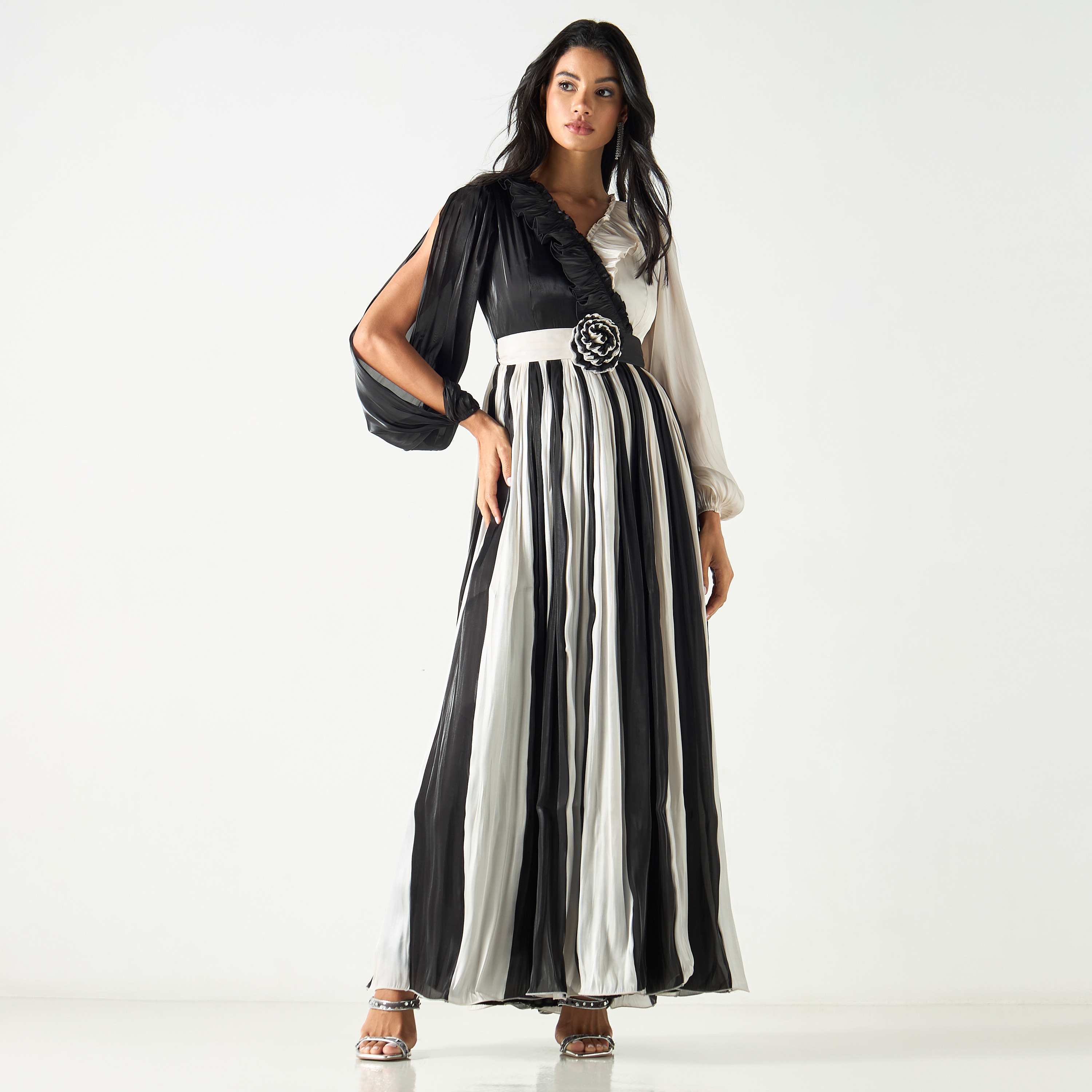 فستان طويل كتل ألوان بأكمام طويلة بفتحة وخصر برباط-women-clothing-dresses-image-1