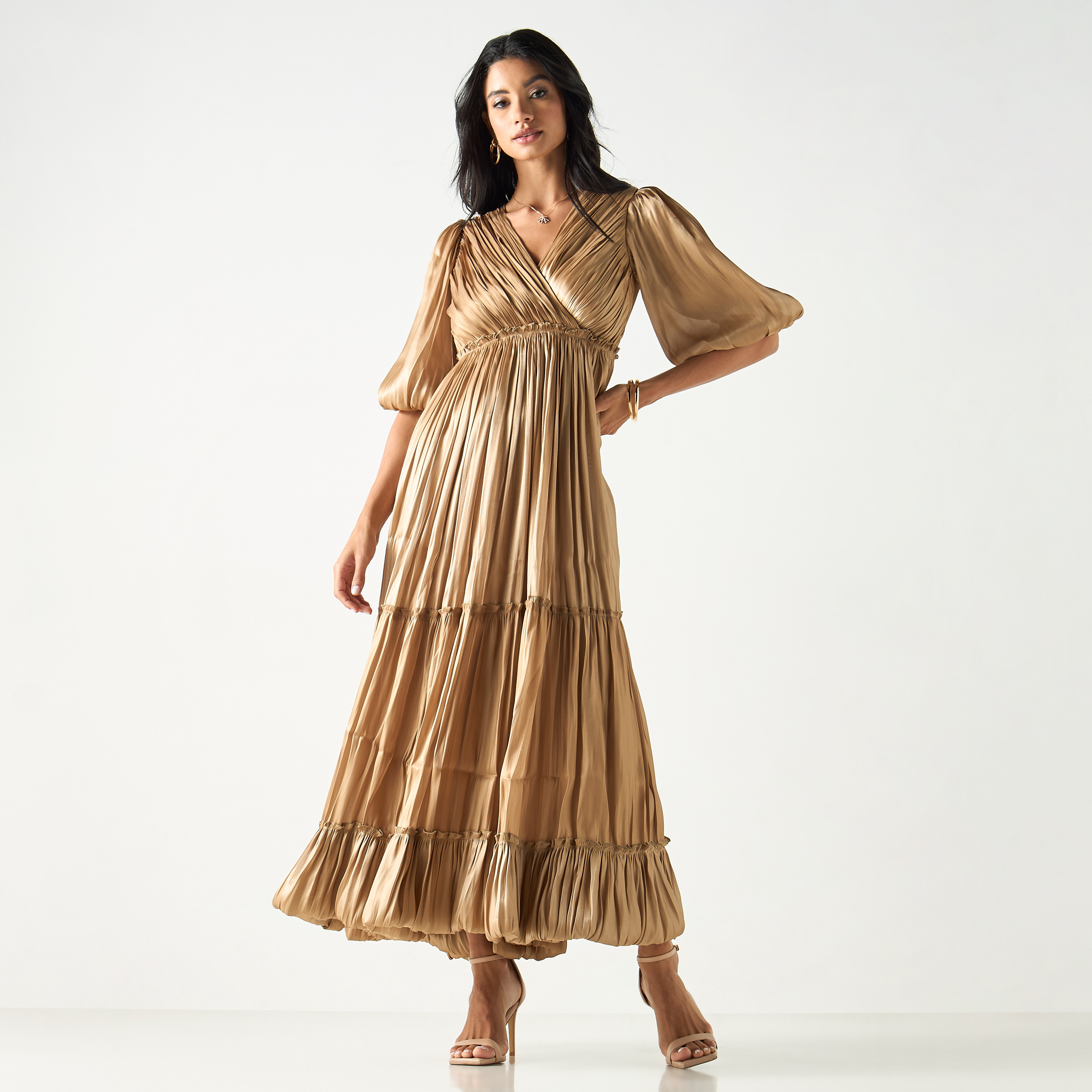 فستان طويل بطبقات وياقة سوربليسيه وأكمام منفوخة من جولدن آبل-women-clothing-dresses-image-1