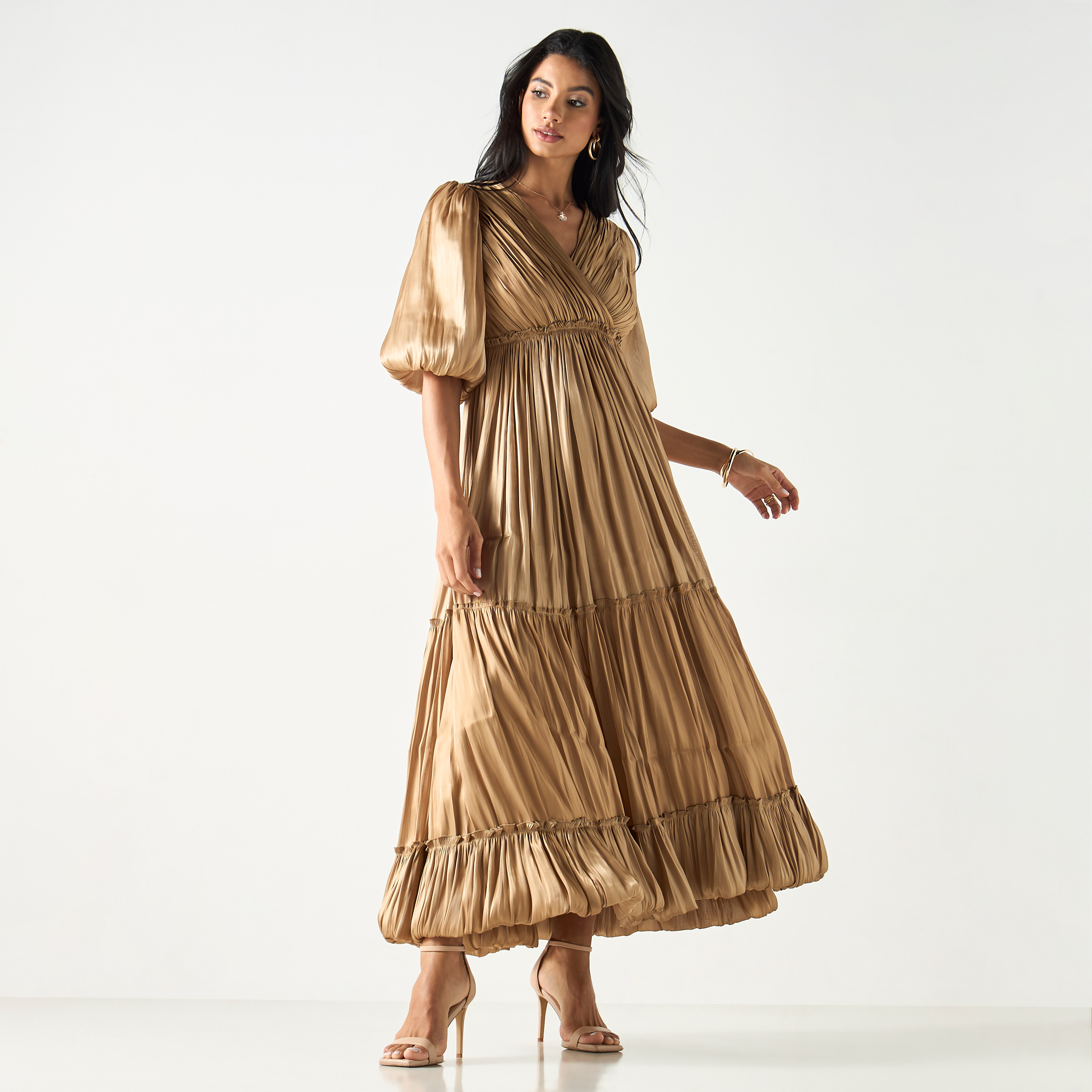 فستان طويل بطبقات وياقة سوربليسيه وأكمام منفوخة من جولدن آبل-women-clothing-dresses-image-2