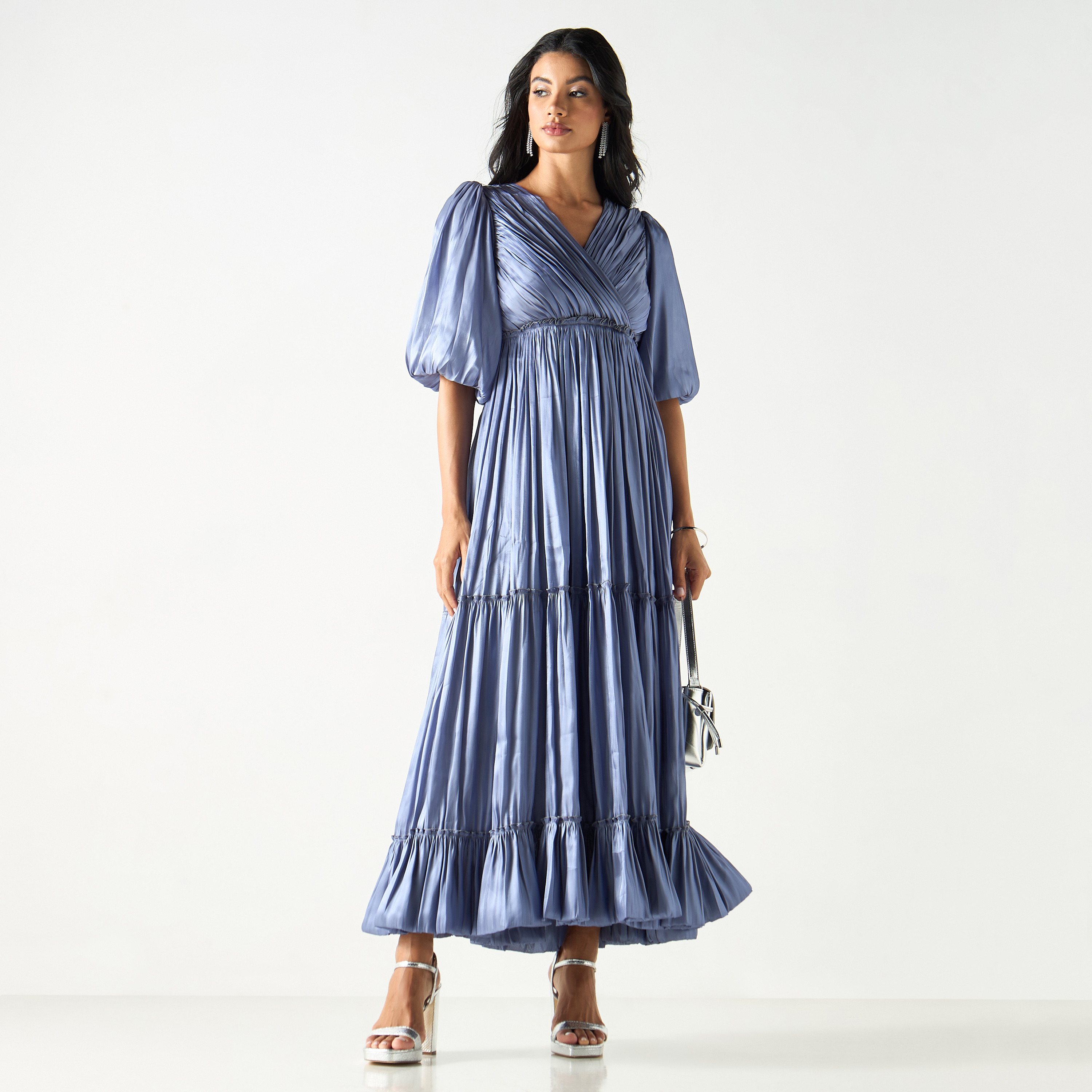 فستان طويل بطبقات وياقة سوربليسيه وأكمام منفوخة من جولدن آبل-women-clothing-dresses-image-5