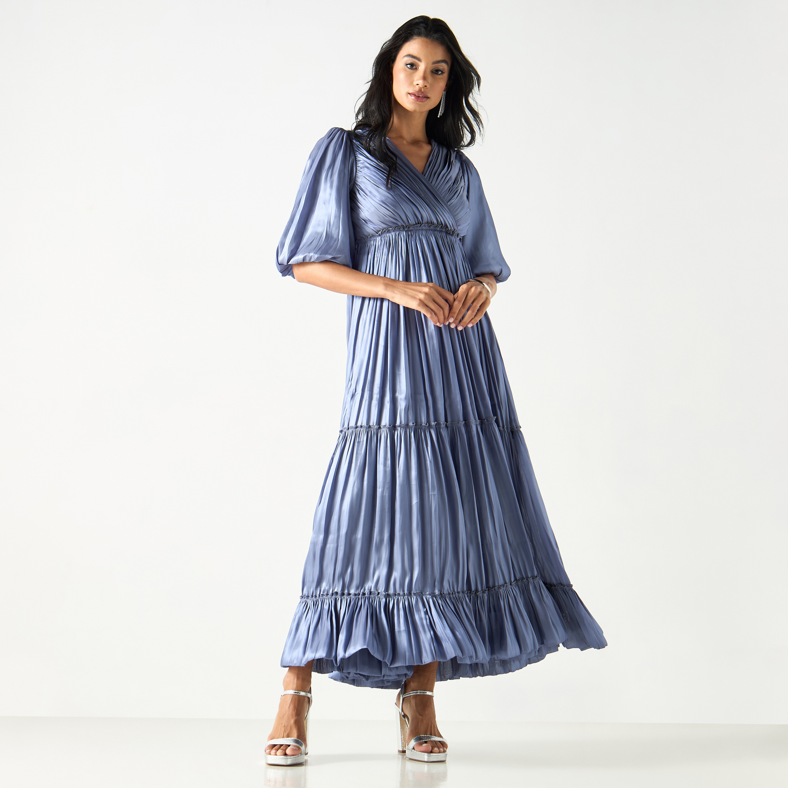 فستان طويل بطبقات وياقة سوربليسيه وأكمام منفوخة من جولدن آبل-women-clothing-dresses-image-6