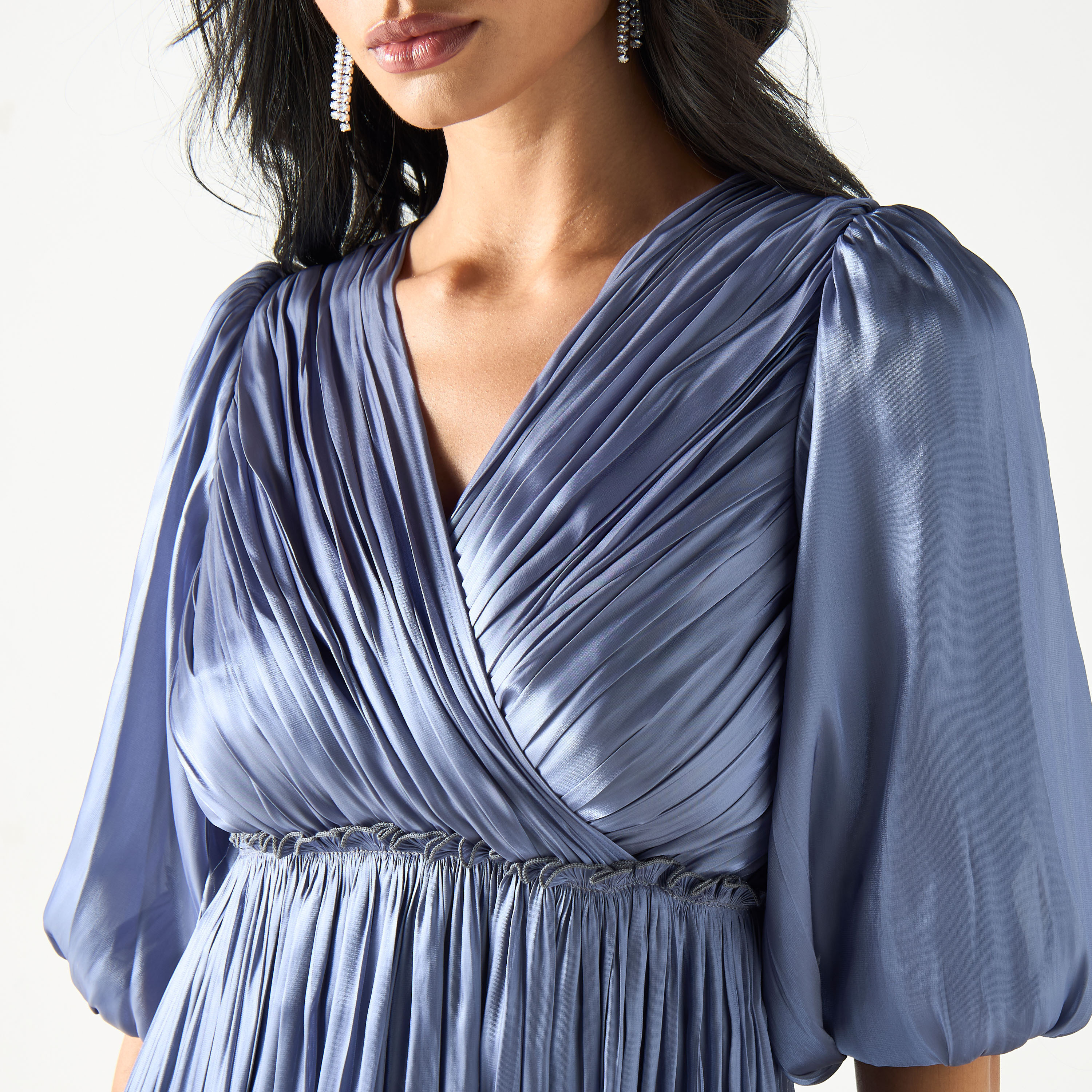 فستان طويل بطبقات وياقة سوربليسيه وأكمام منفوخة من جولدن آبل-women-clothing-dresses-image-8
