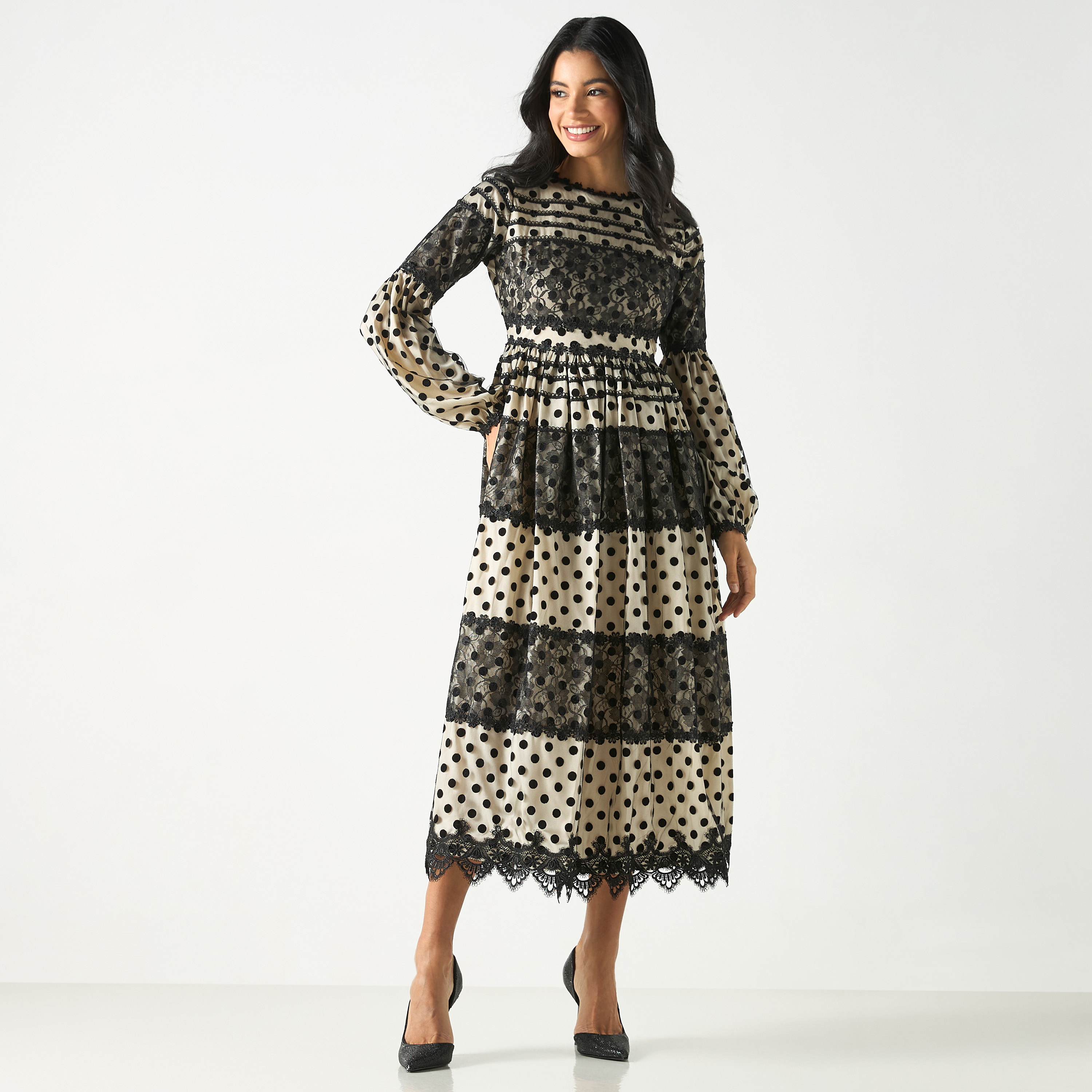 فستان ميدي منقط بأكمام طويلة وتفاصيل دانتيل-women-clothing-dresses-image-1