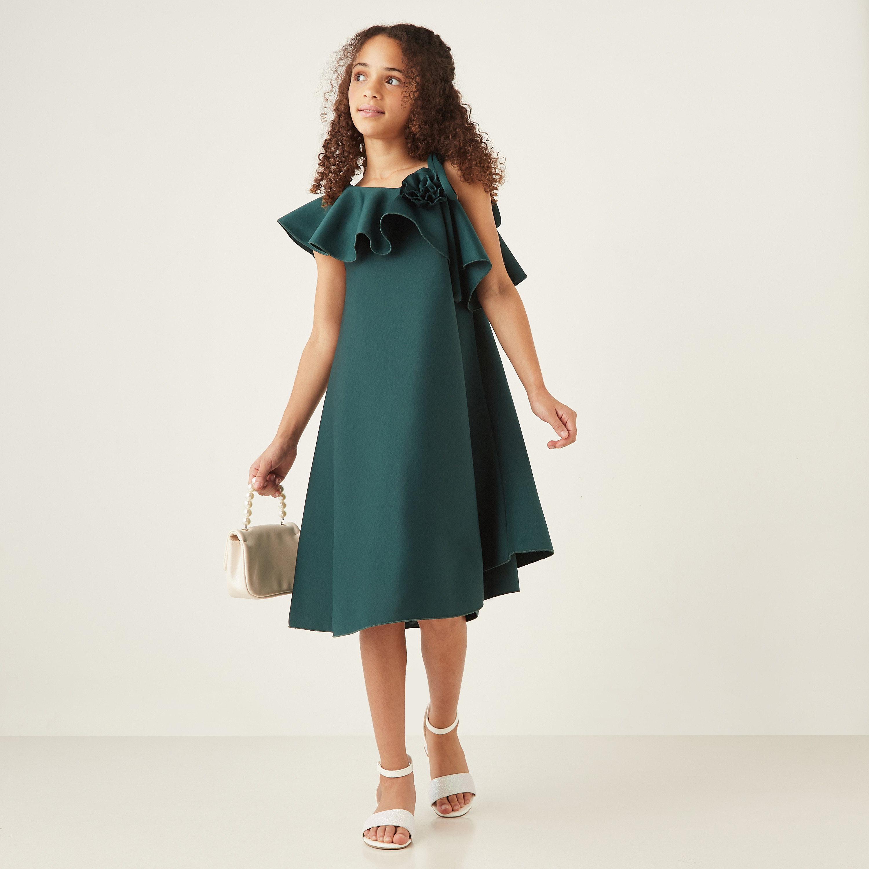 فستان دون أكمام بزينة فيونكة وتفاصيل لوح من ليتل جولدن أبل-girls-clothing-dressesandjumpsuits-image-5
