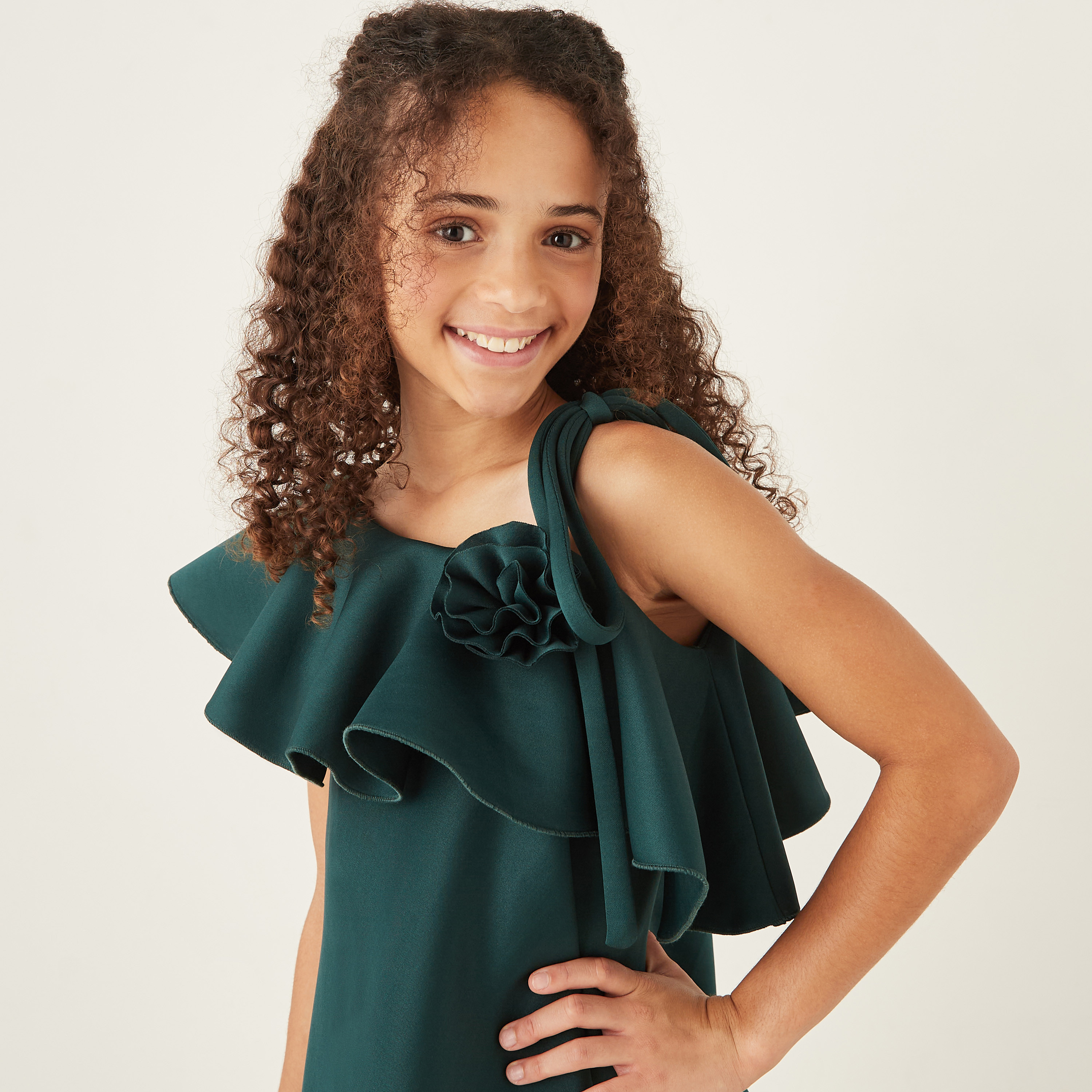 فستان دون أكمام بزينة فيونكة وتفاصيل لوح من ليتل جولدن أبل-girls-clothing-dressesandjumpsuits-image-8
