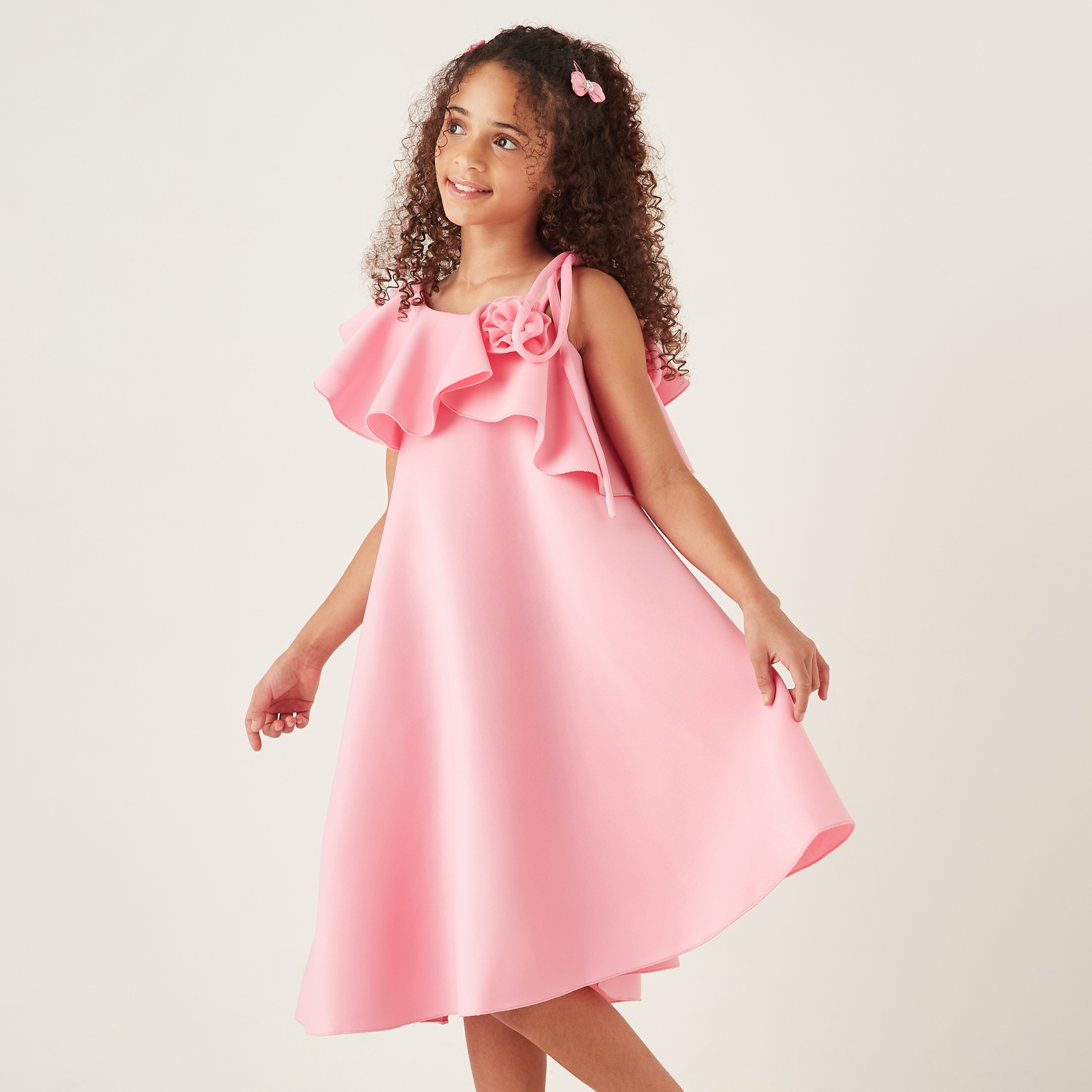 فستان دون أكمام بزينة فيونكة وتفاصيل لوح من ليتل جولدن أبل-girls-clothing-dressesandjumpsuits-image-10