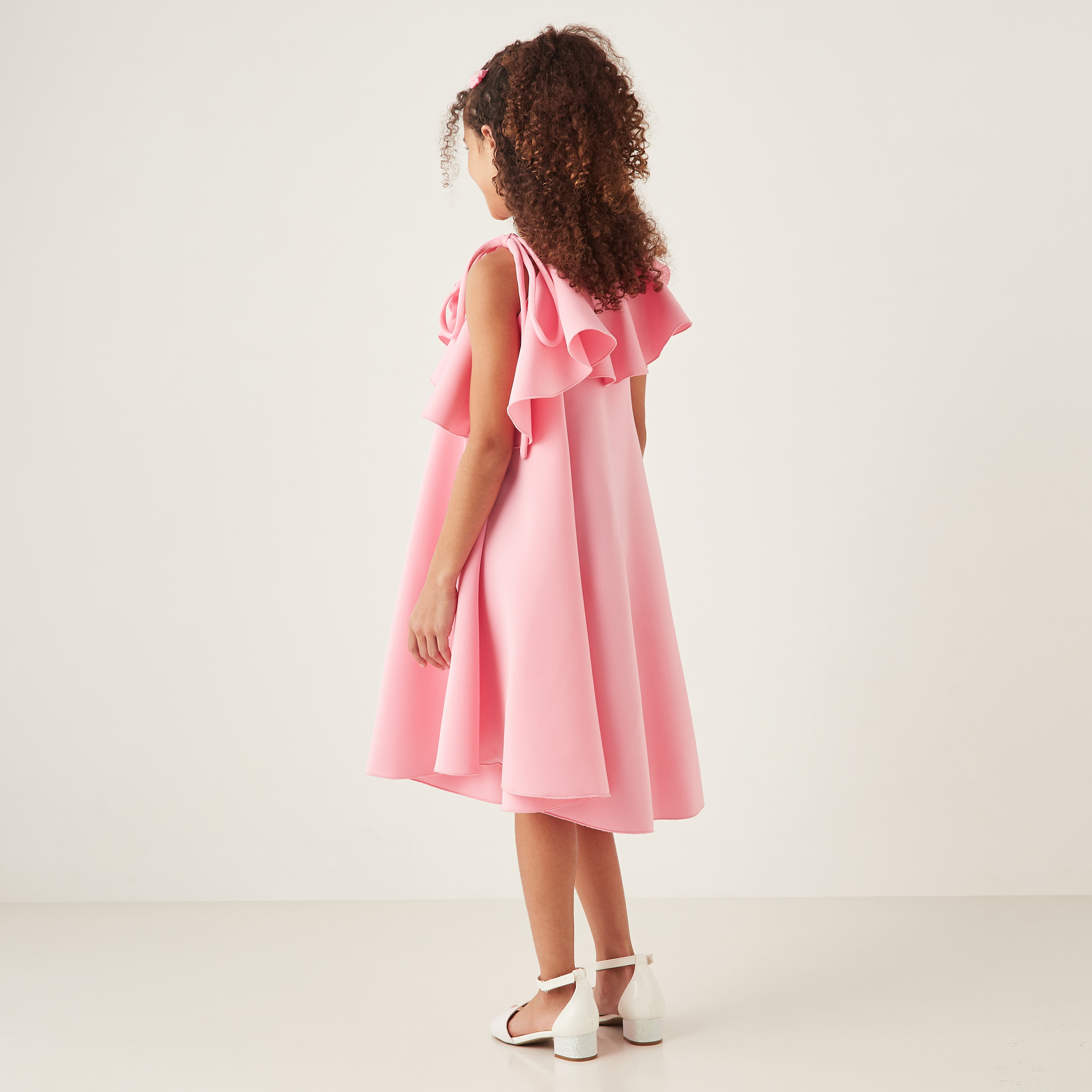 فستان دون أكمام بزينة فيونكة وتفاصيل لوح من ليتل جولدن أبل-girls-clothing-dressesandjumpsuits-image-11