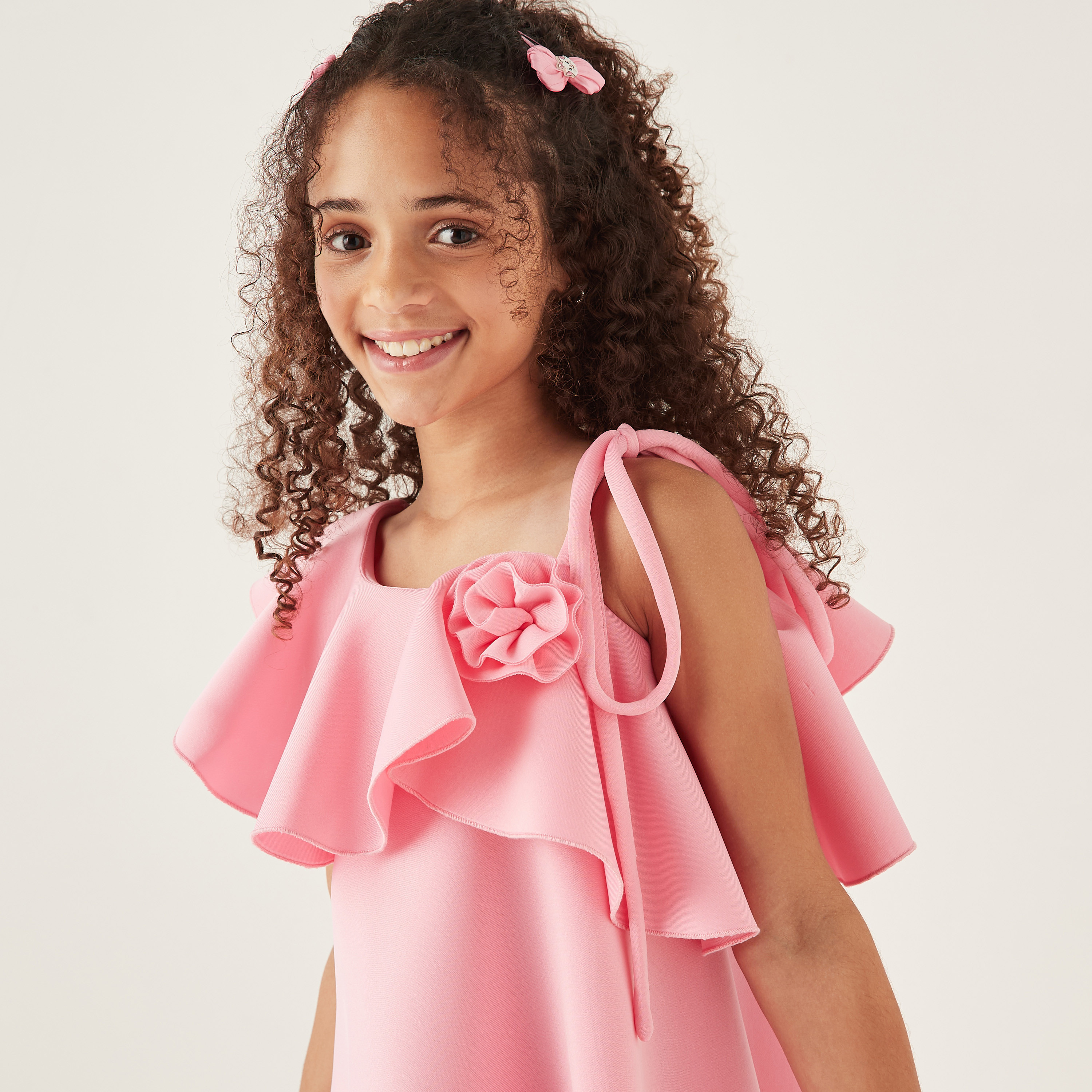 فستان دون أكمام بزينة فيونكة وتفاصيل لوح من ليتل جولدن أبل-girls-clothing-dressesandjumpsuits-image-12