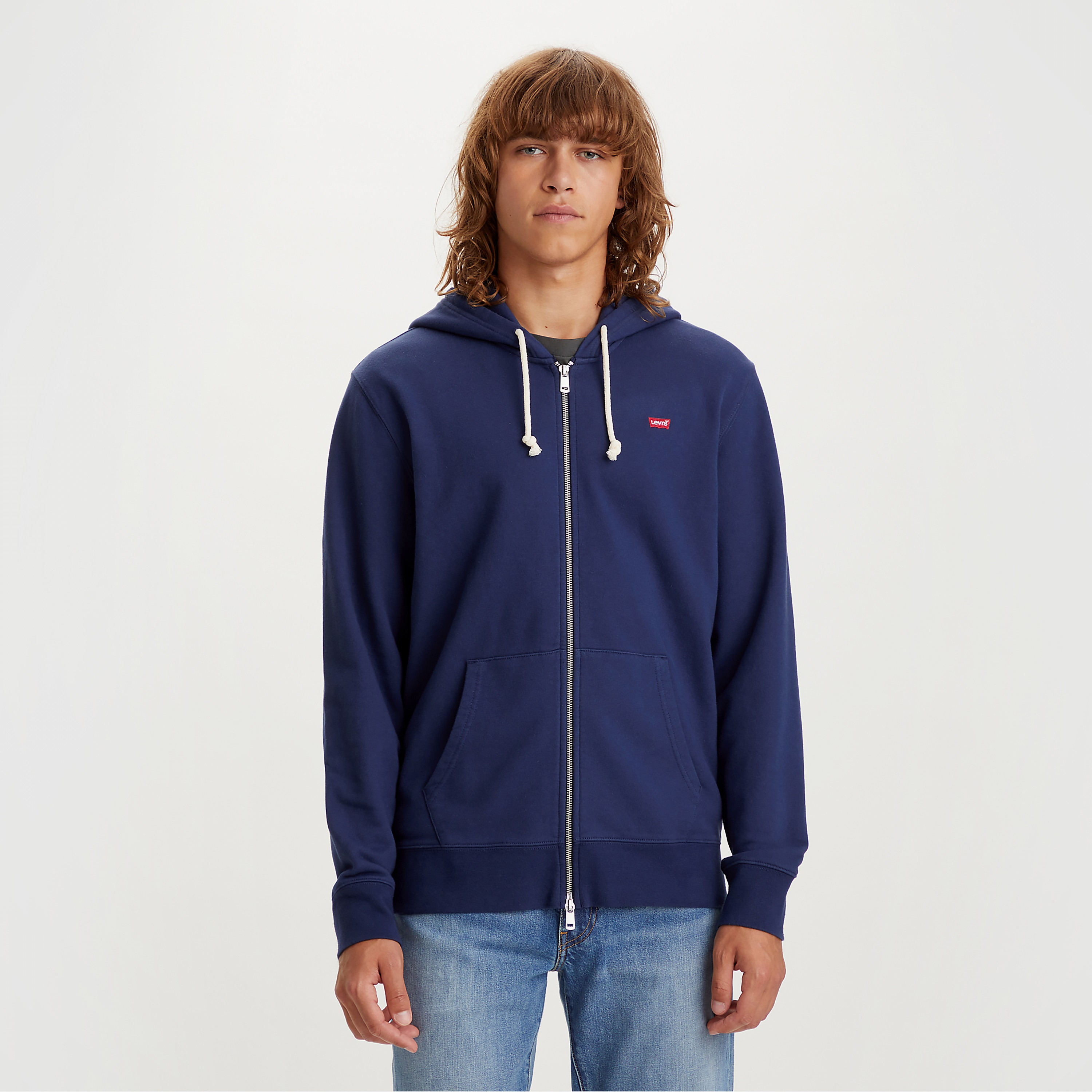 هودي رجالي بغطاء رأس وسحاب وأكمام طويلة بشعار من ليفايس-men-clothing-hoodiesandsweatshirts-image-1