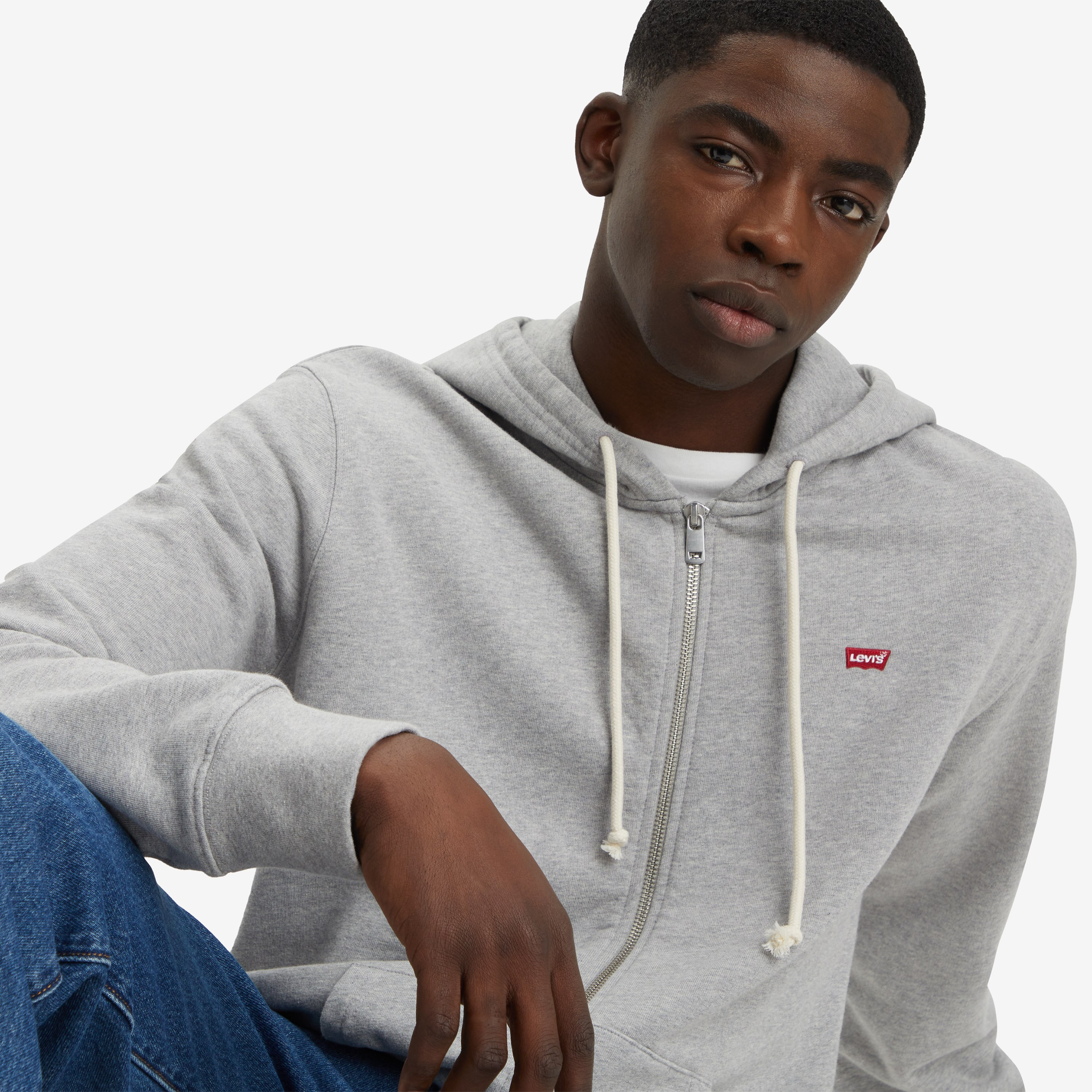 هودي رجالي بغطاء رأس وسحاب وأكمام طويلة بشعار من ليفايس-men-clothing-hoodiesandsweatshirts-image-7