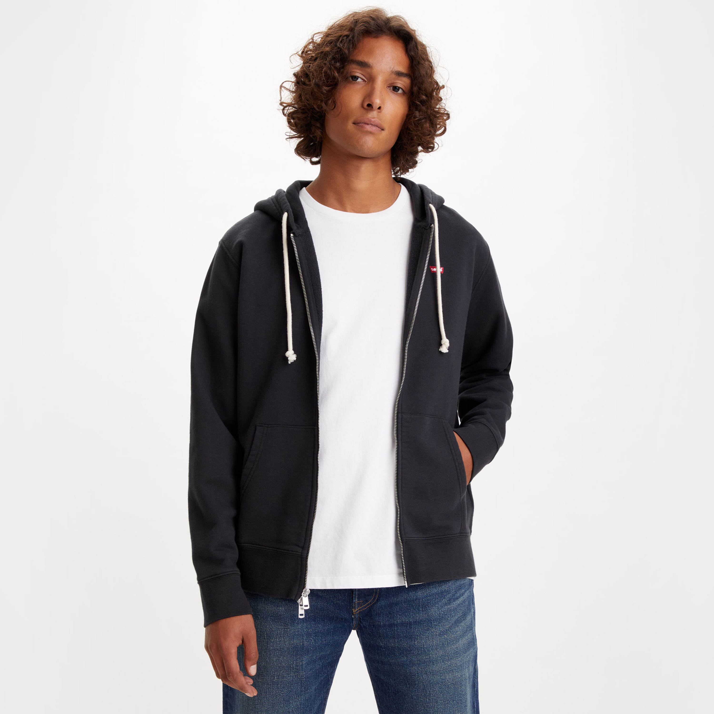 هودي رجالي بغطاء رأس وسحاب وأكمام طويلة بشعار من ليفايس-men-winterwear-hoodiesandsweatshirts-image-2