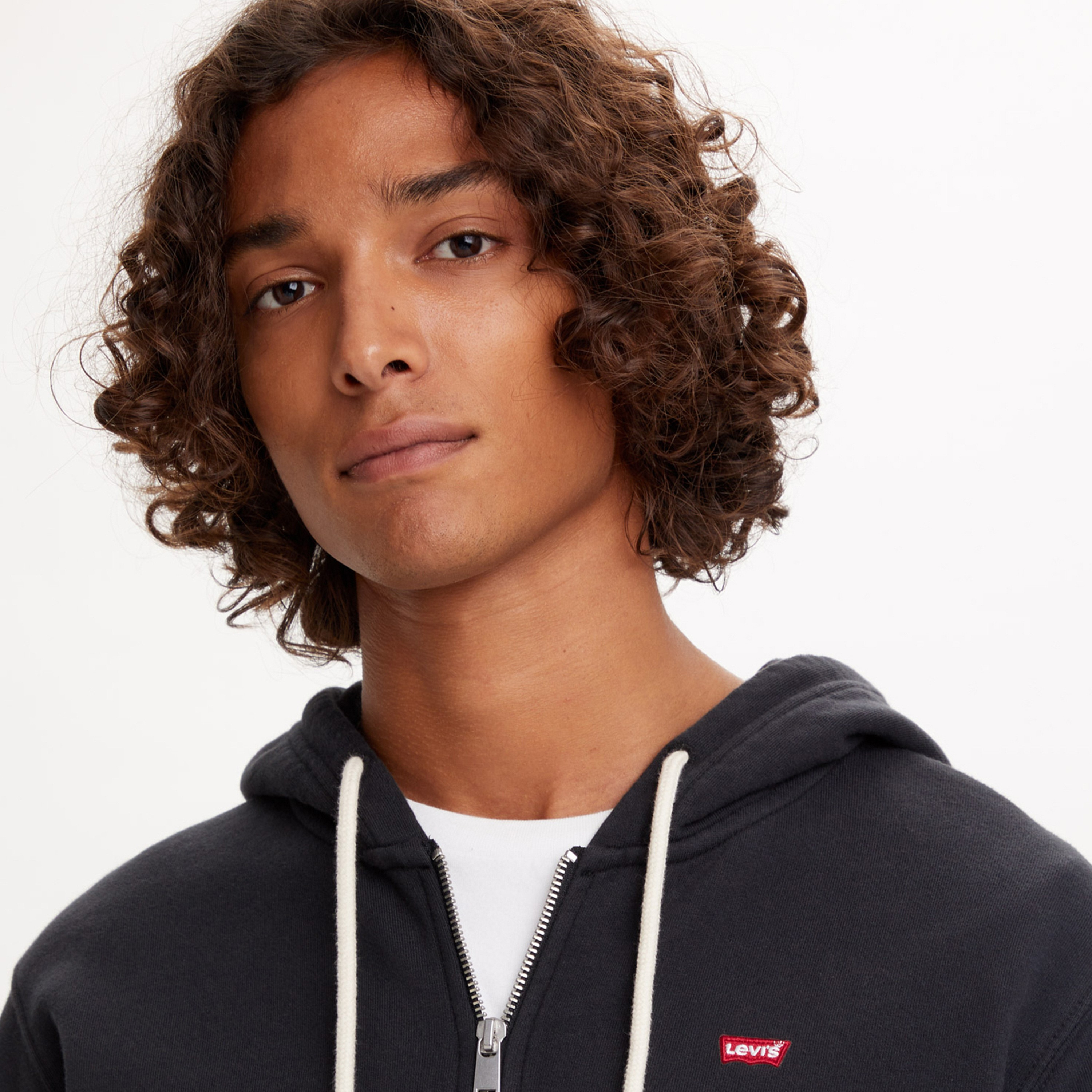 هودي رجالي بغطاء رأس وسحاب وأكمام طويلة بشعار من ليفايس-men-winterwear-hoodiesandsweatshirts-image-3