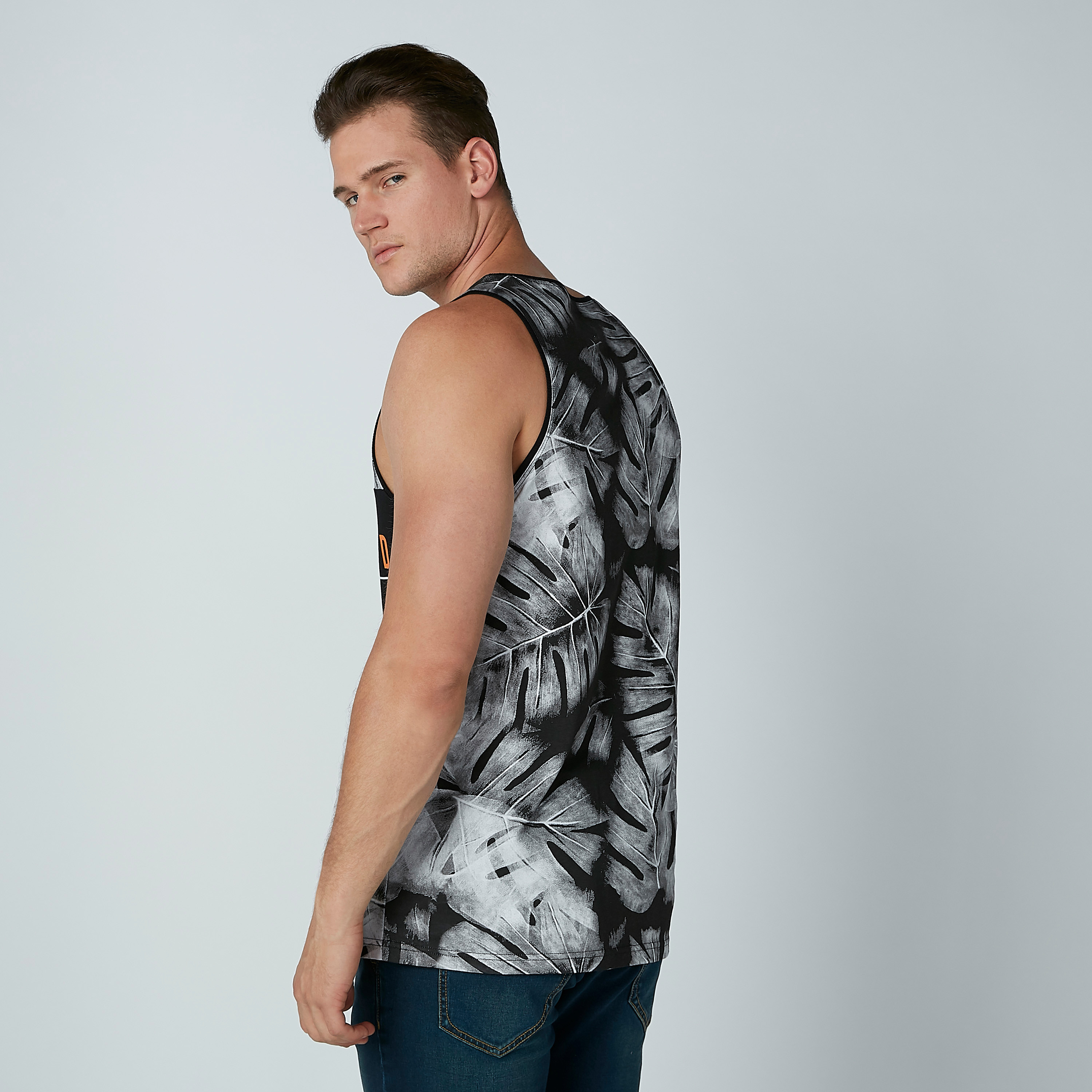 تيشيرت دون أكمام بطبعات-men-clothing-tshirtsandpolos-tshirts-image-4