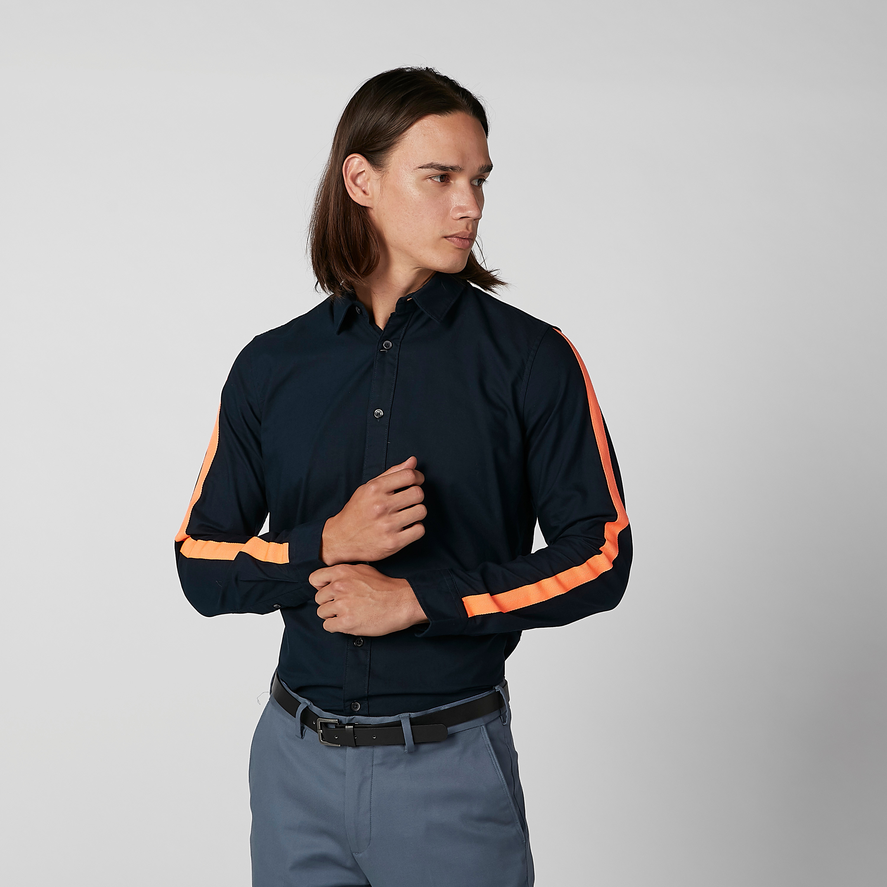 قميص سادة بأكمام مقلّمة متباينة-men-clothing-shirts-image-1