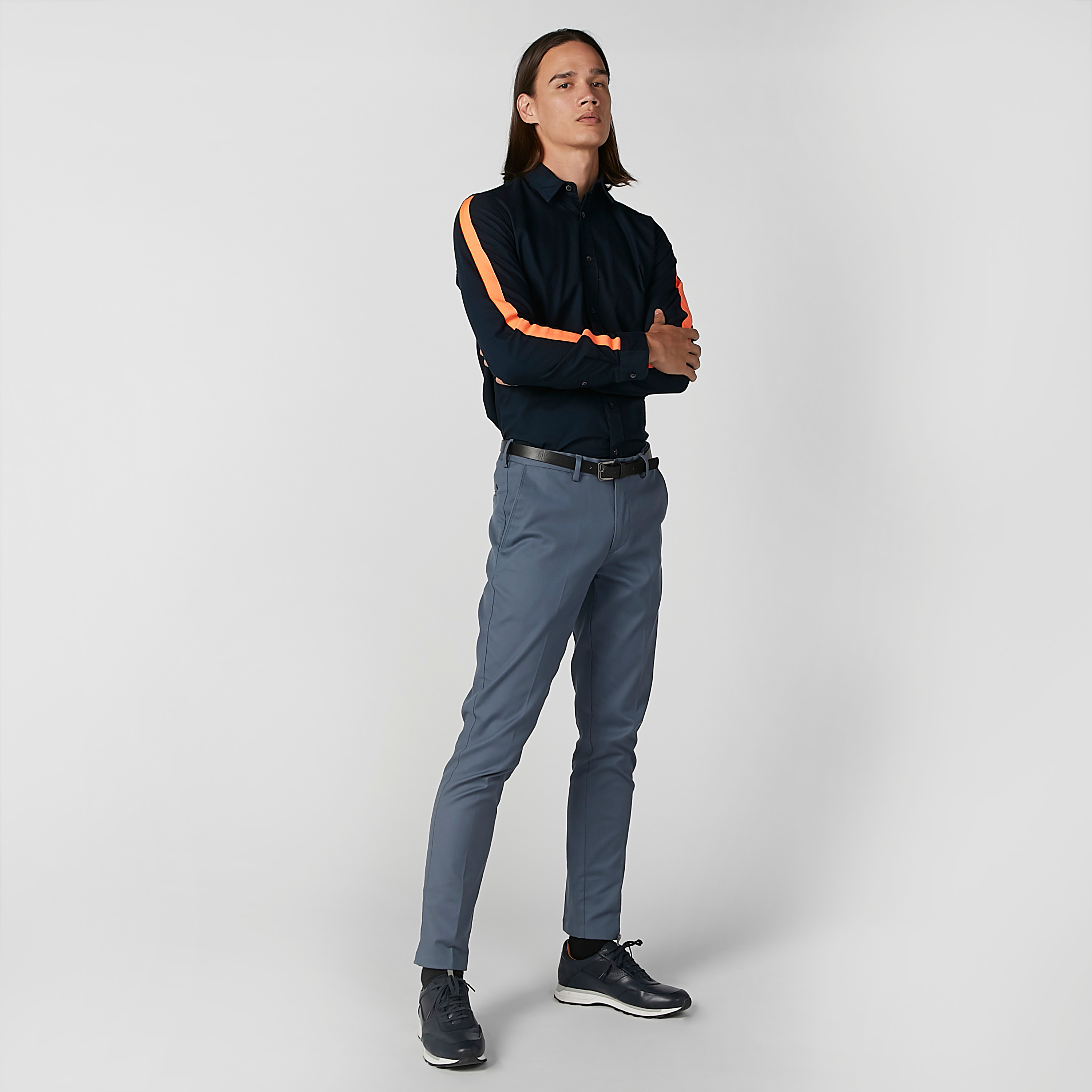 قميص سادة بأكمام مقلّمة متباينة-men-clothing-shirts-image-3