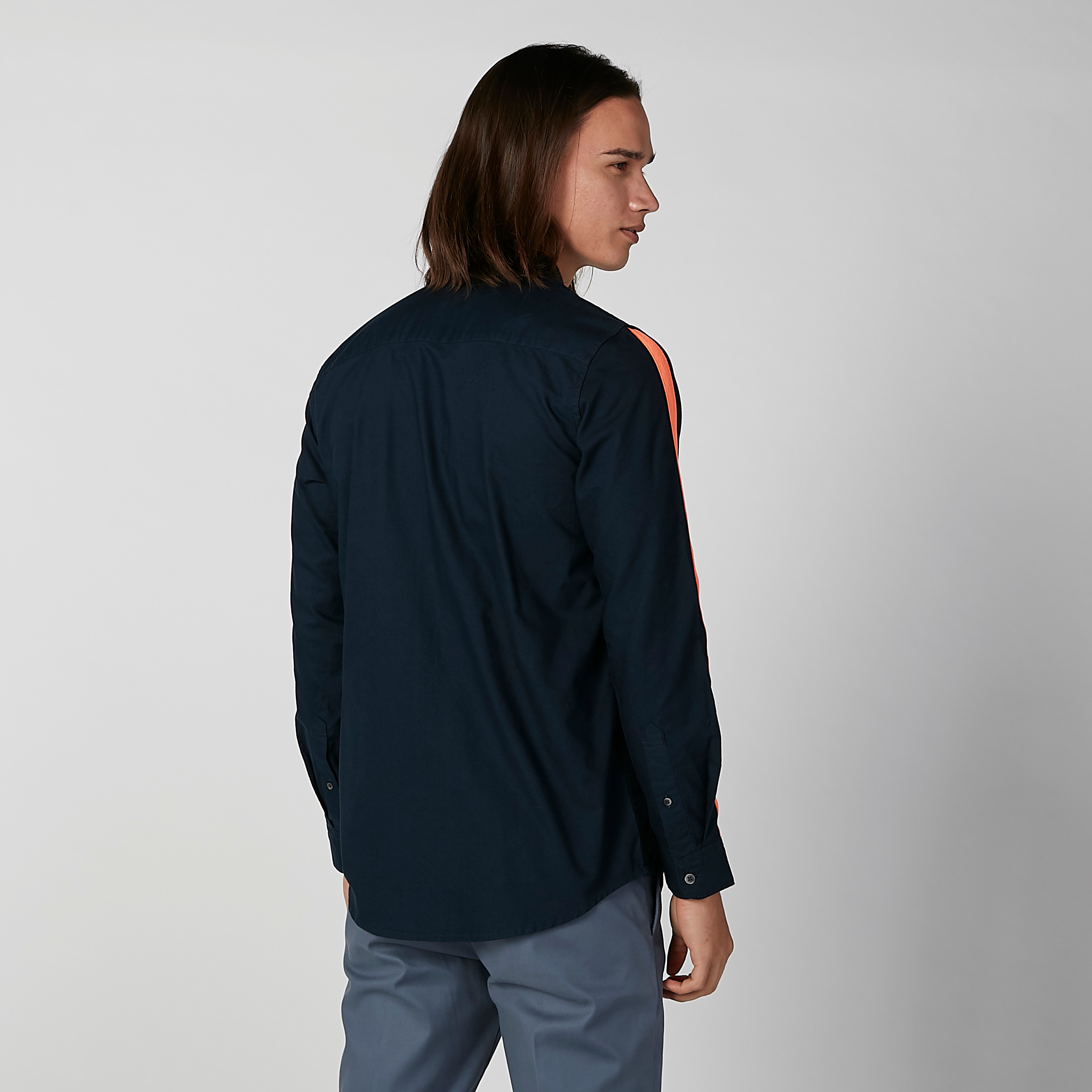 قميص سادة بأكمام مقلّمة متباينة-men-clothing-shirts-image-4