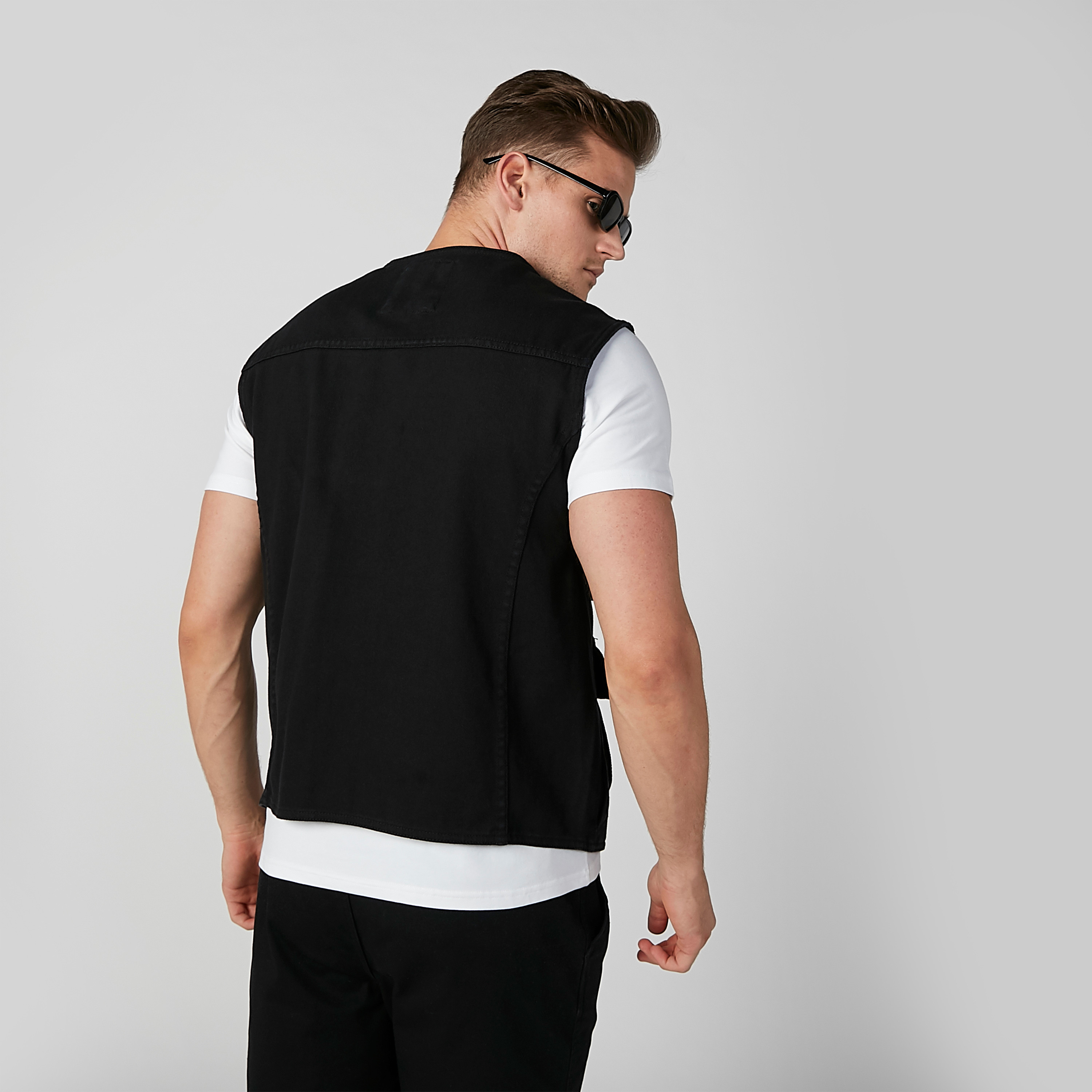 جاكيت سادة دون أكمام بجيوب-men-clothing-jacketsandblazers-jackets-image-5