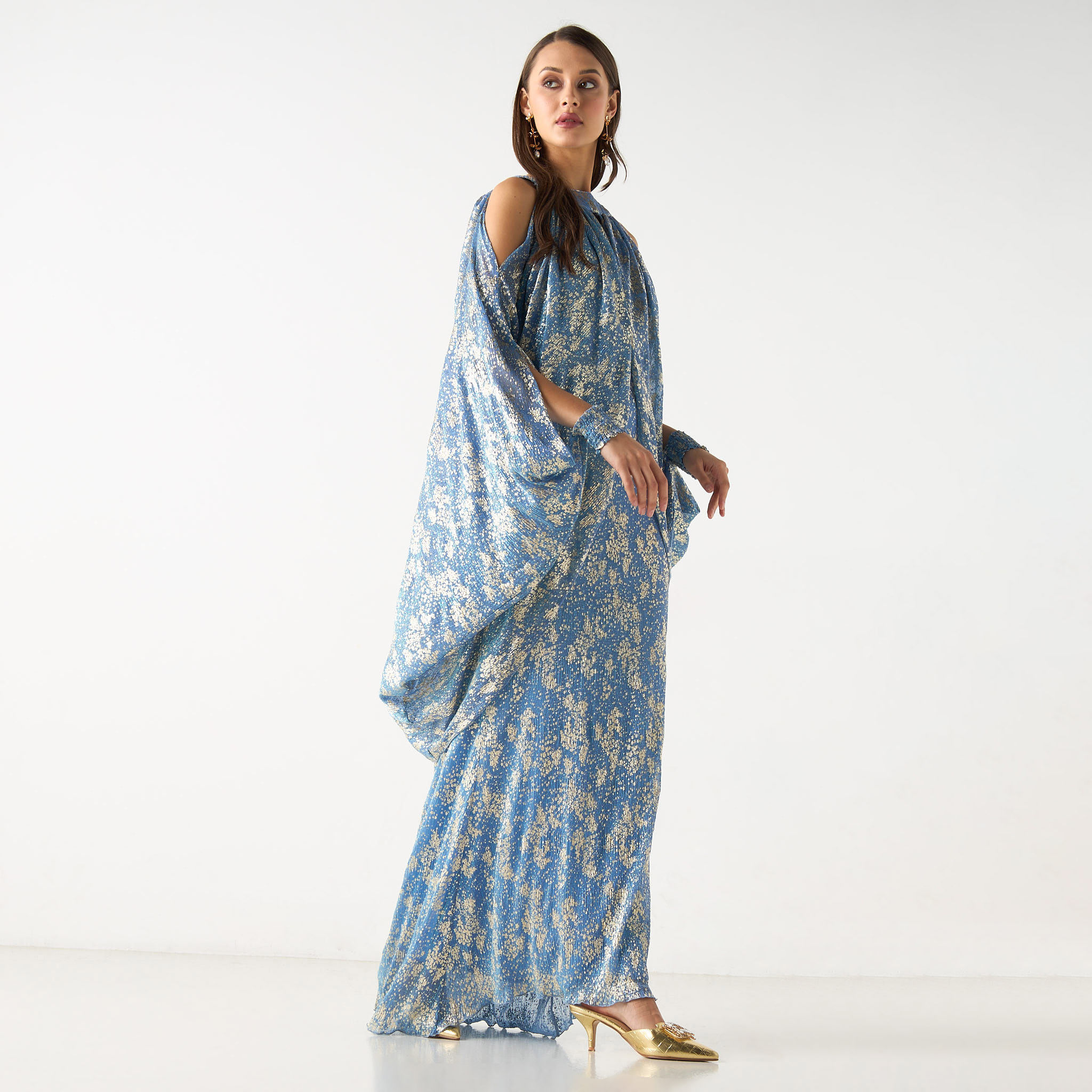 فستان ماكسي بطبعات وأكتاف مكشوفة وتفاصيل مفرغة من جولدن أبل-women-clothing-dresses-image-1