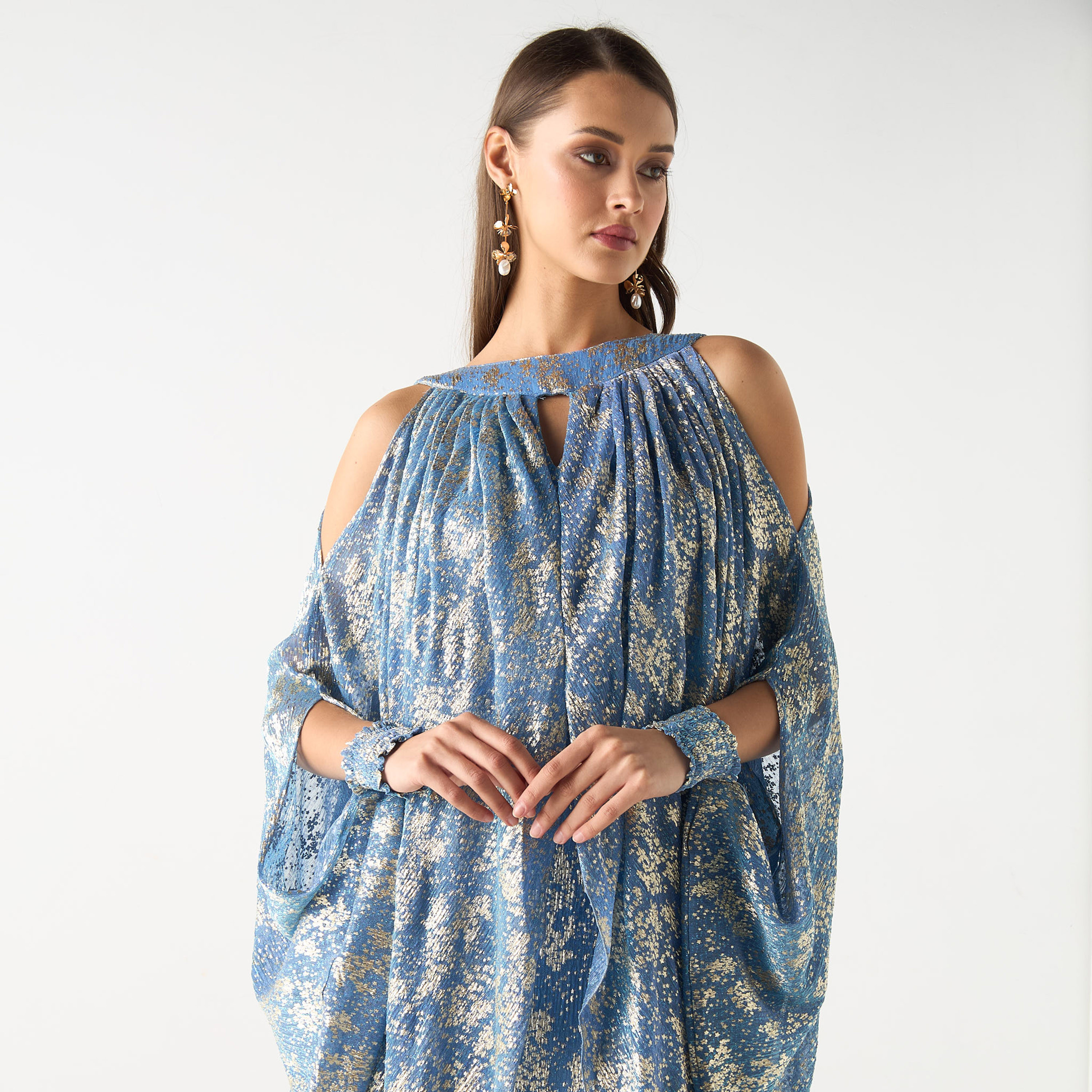 فستان ماكسي بطبعات وأكتاف مكشوفة وتفاصيل مفرغة من جولدن أبل-women-clothing-dresses-image-4