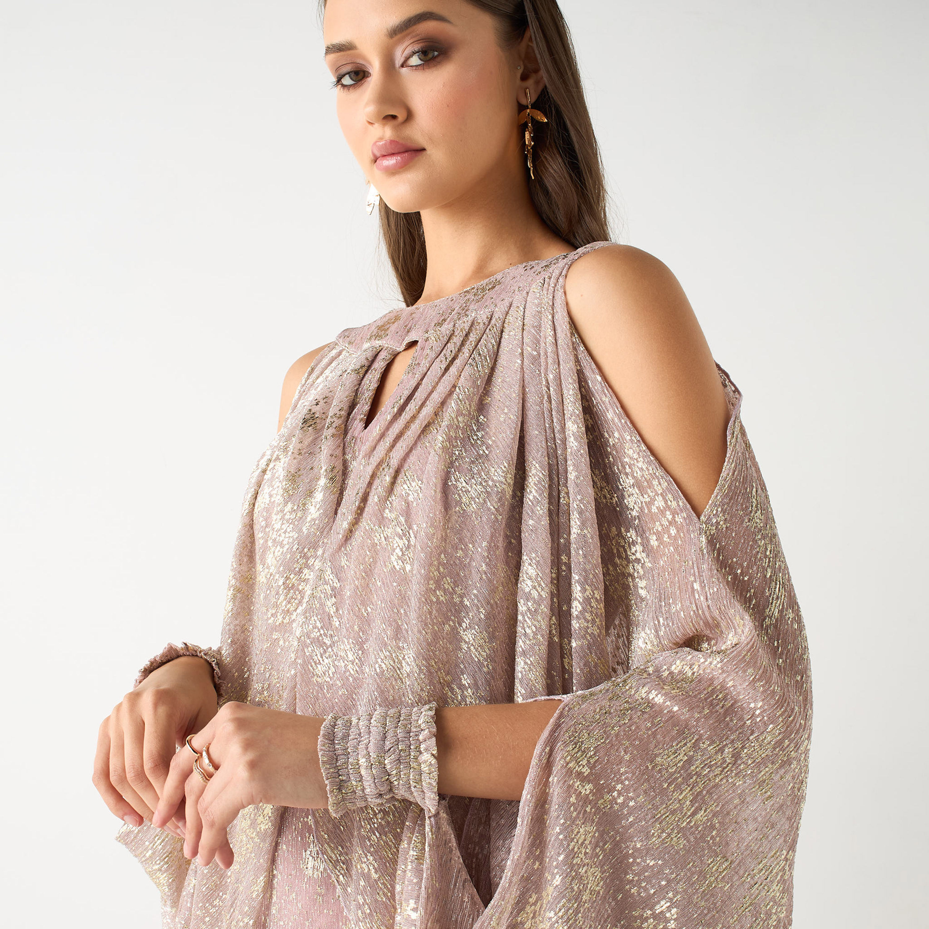 فستان ماكسي بطبعات وأكتاف مكشوفة وتفاصيل مفرغة من جولدن أبل-women-clothing-dresses-image-12
