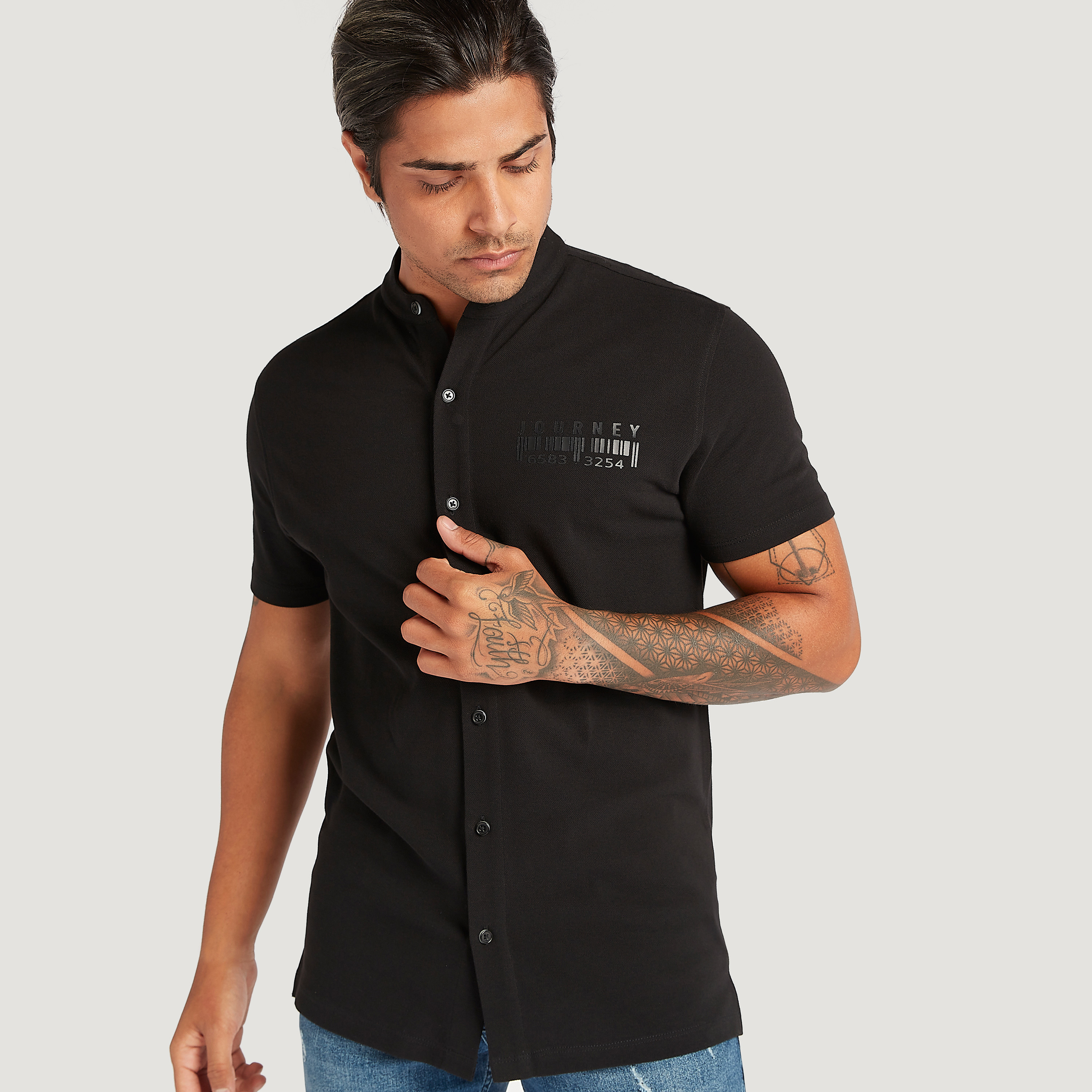 Buy Men s Printed Shirt with Mandarin Collar and Short Sleeves Online Centrepoint Bahrain