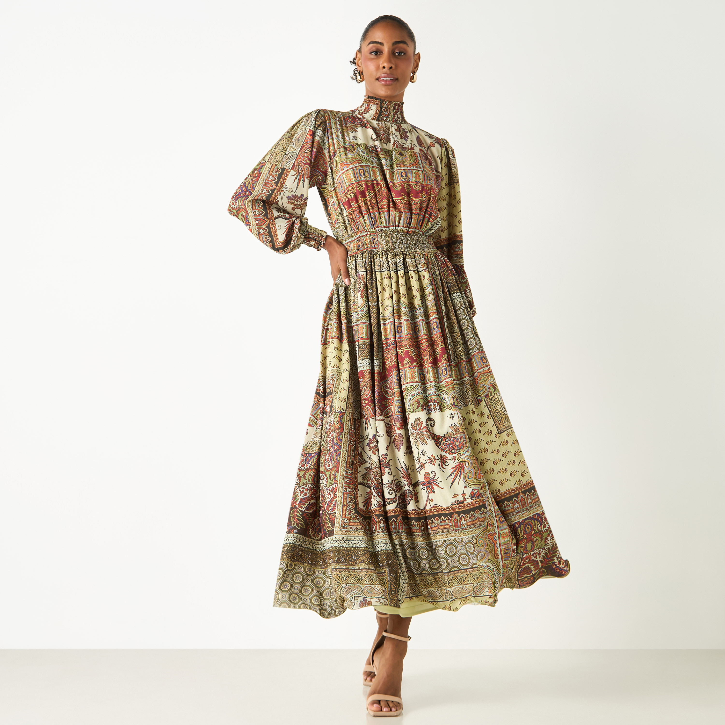 فستان بأكمام طويلة وياقة عالية وطبعات من جولدن أبل-women-clothing-dresses-image-1