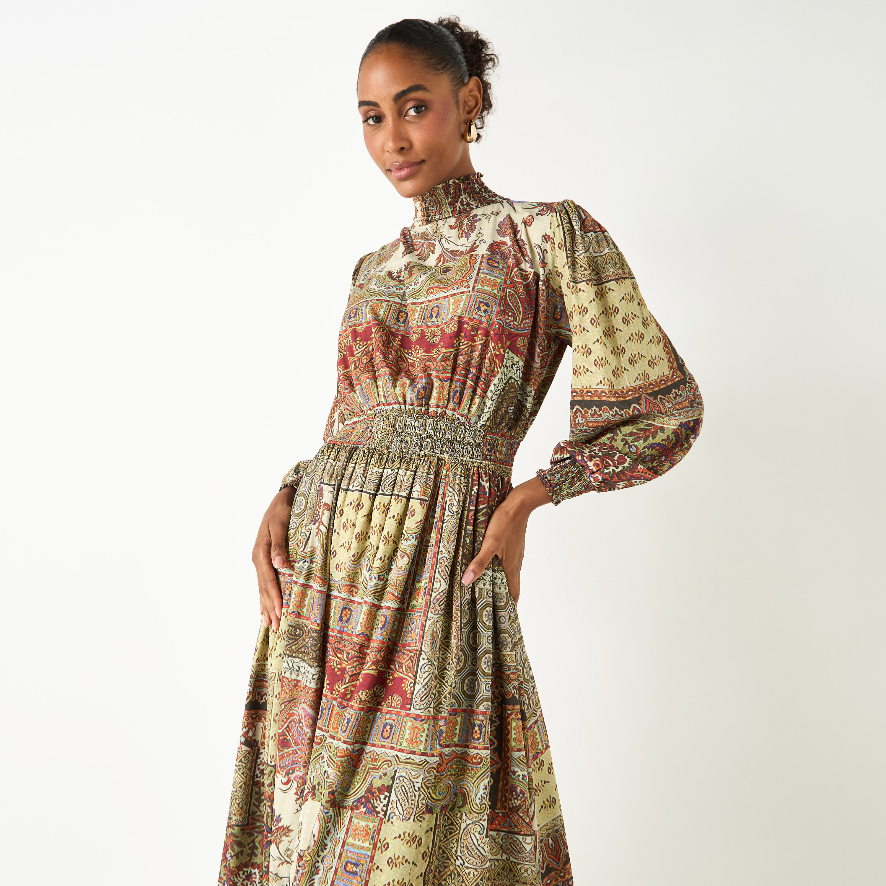 فستان بأكمام طويلة وياقة عالية وطبعات من جولدن أبل-women-clothing-dresses-image-3