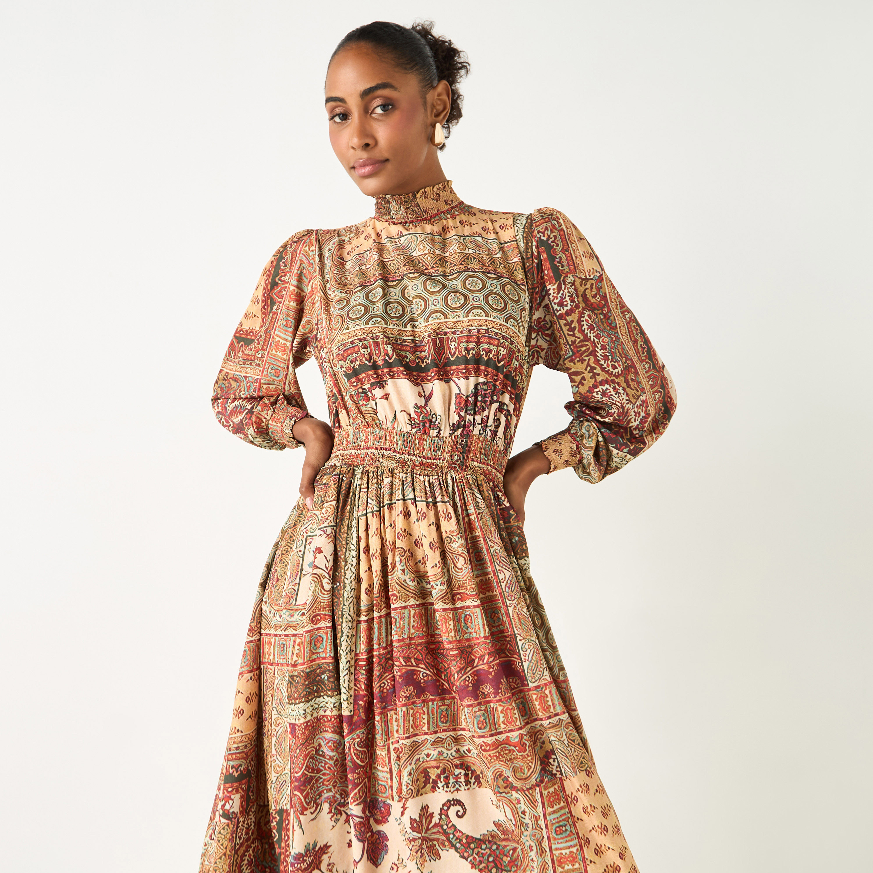 فستان بأكمام طويلة وياقة عالية وطبعات من جولدن أبل-women-clothing-dresses-image-3