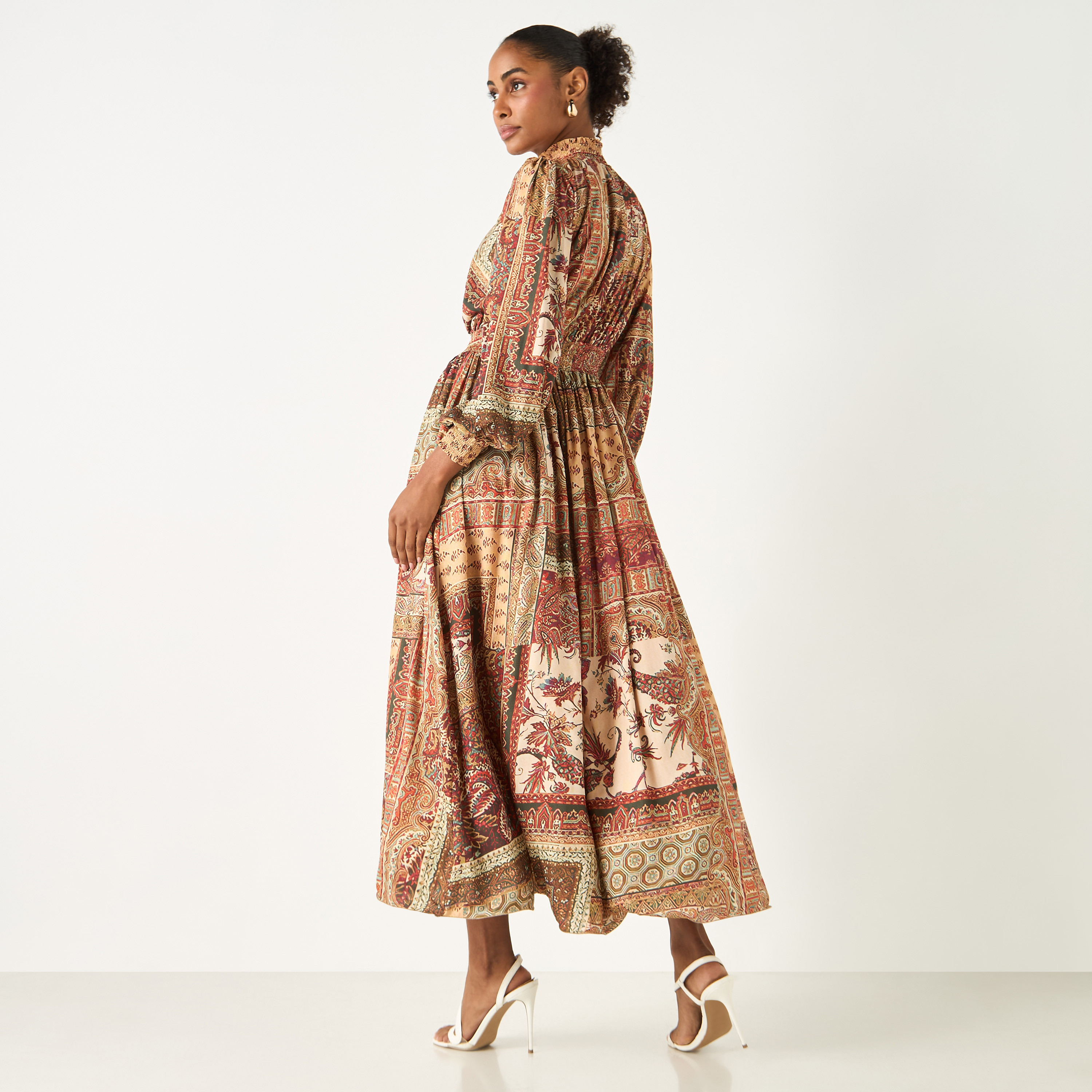 فستان بأكمام طويلة وياقة عالية وطبعات من جولدن أبل-women-clothing-dresses-image-4
