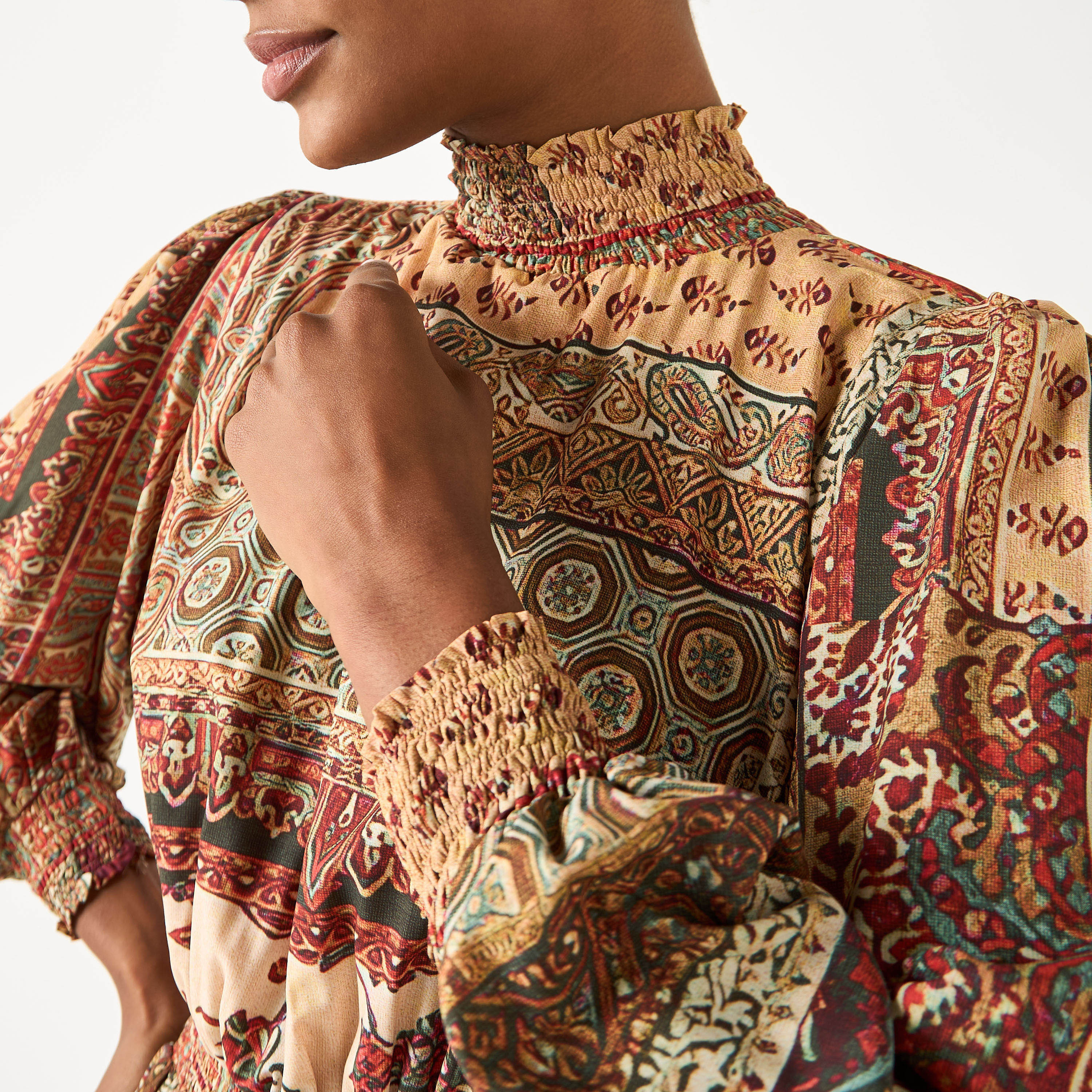 فستان بأكمام طويلة وياقة عالية وطبعات من جولدن أبل-women-clothing-dresses-image-5