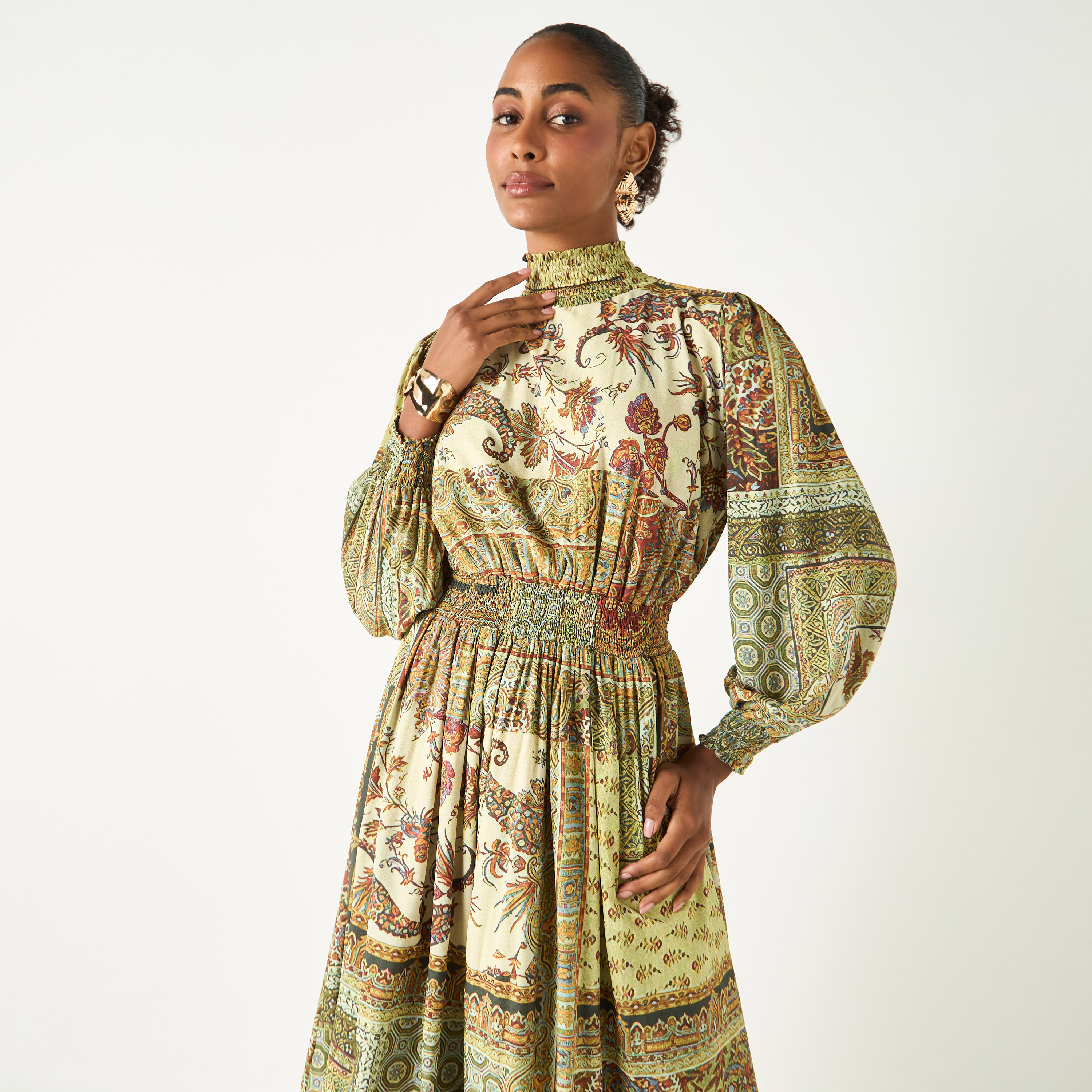 فستان بأكمام طويلة وياقة عالية وطبعات من جولدن أبل-women-clothing-dresses-image-3