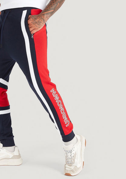 Printed Mid-Rise Joggers with Drawstring Closure