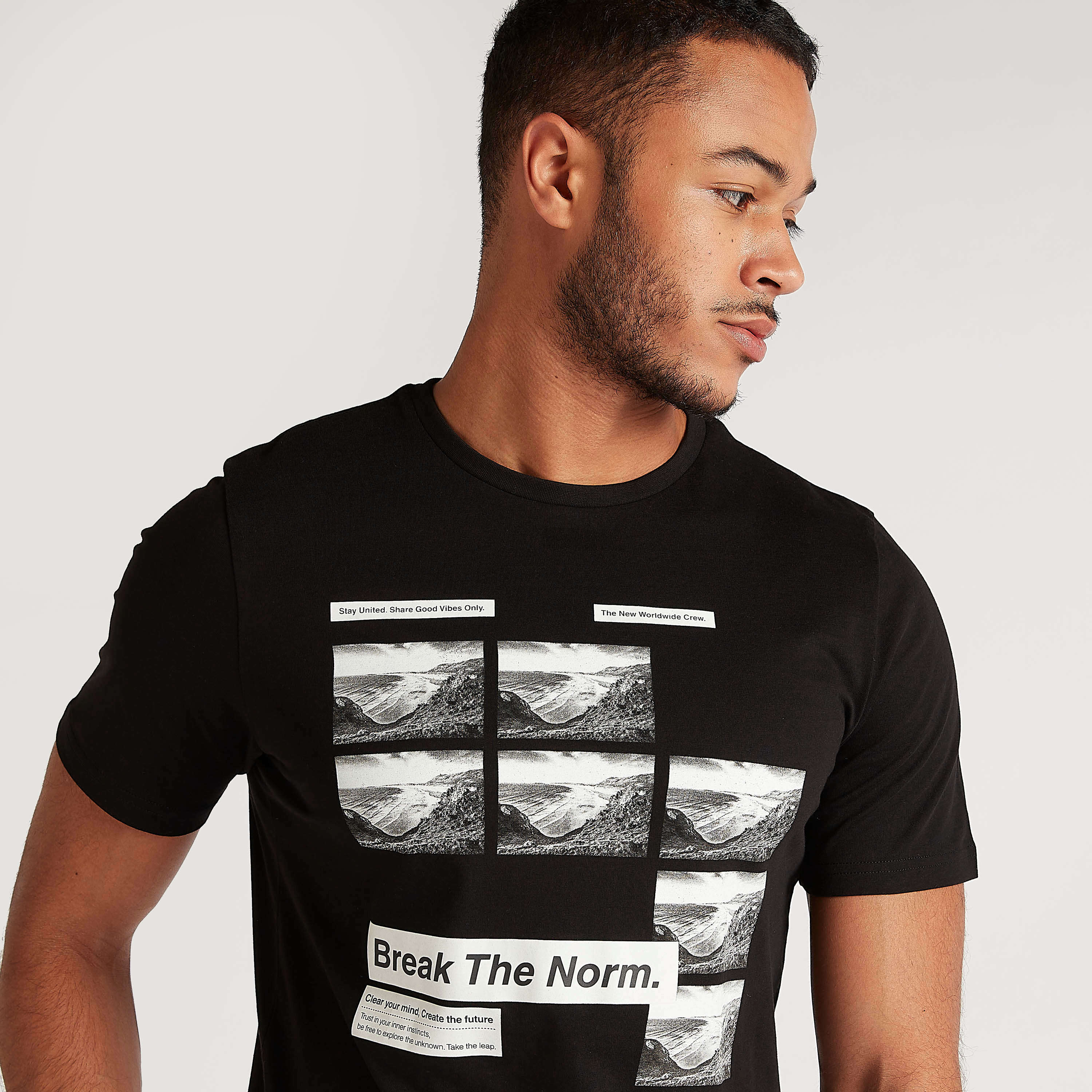 Printed T-shirt with Short Sleeves and Crew Neck-men-clothing-tshirtsandpolos-tshirts-image-3