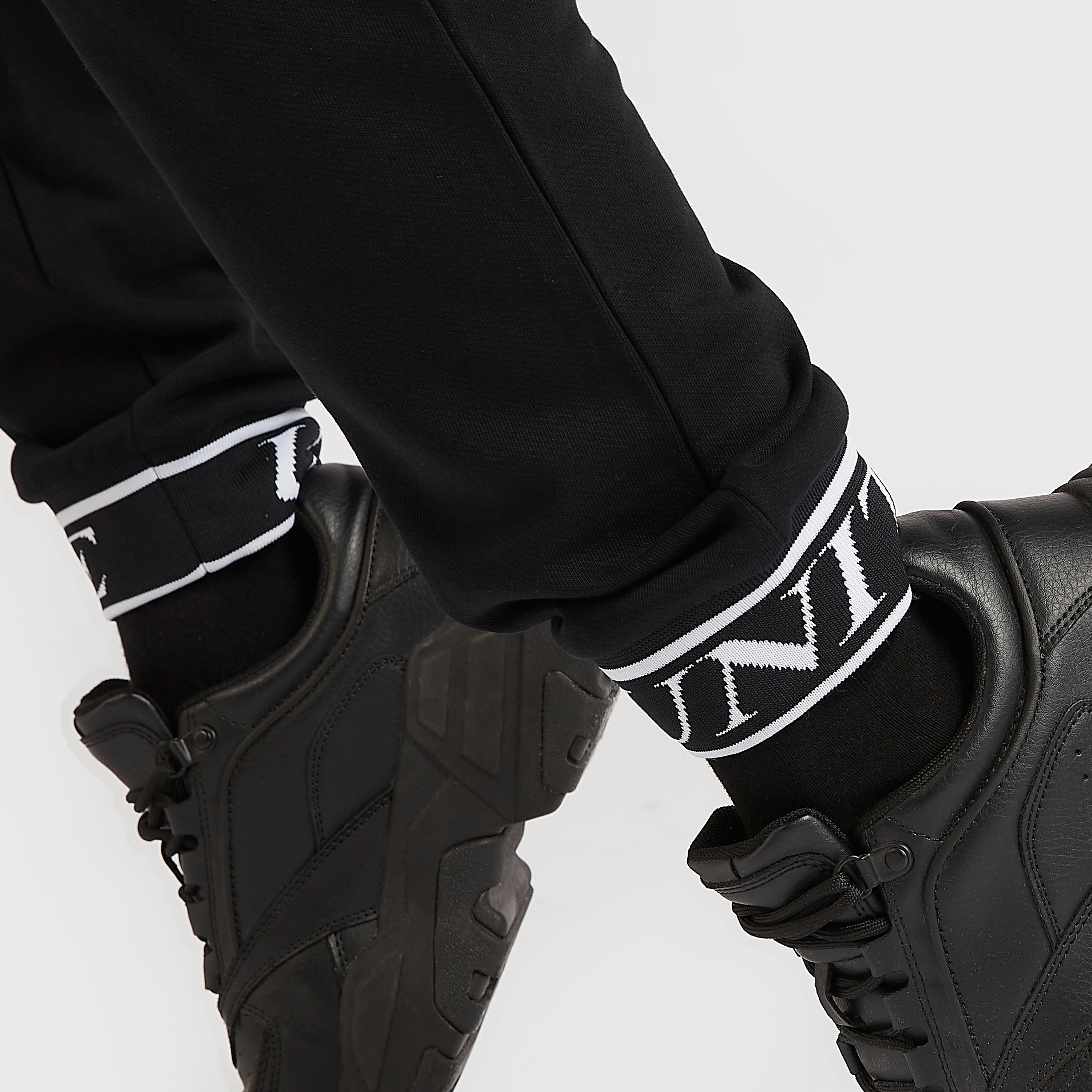 بنطلون رياضي بخصر مطّاطي متوسّط الارتفاع وطبعات-men-clothing-bottoms-joggers-image-5