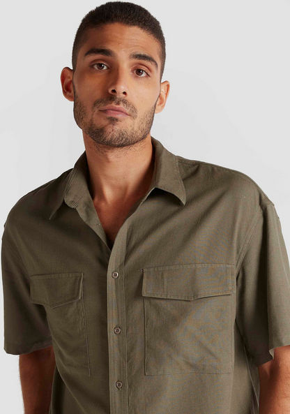 Solid Relaxed Fit Shirt with Short Sleeves and Pockets