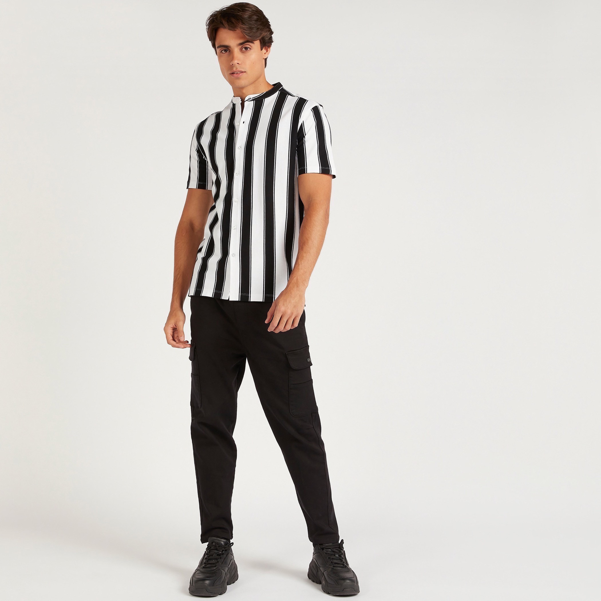 قميص مقلّم بياقة ماندارين وأكمام قصيرة-men-clothing-shirts-image-3