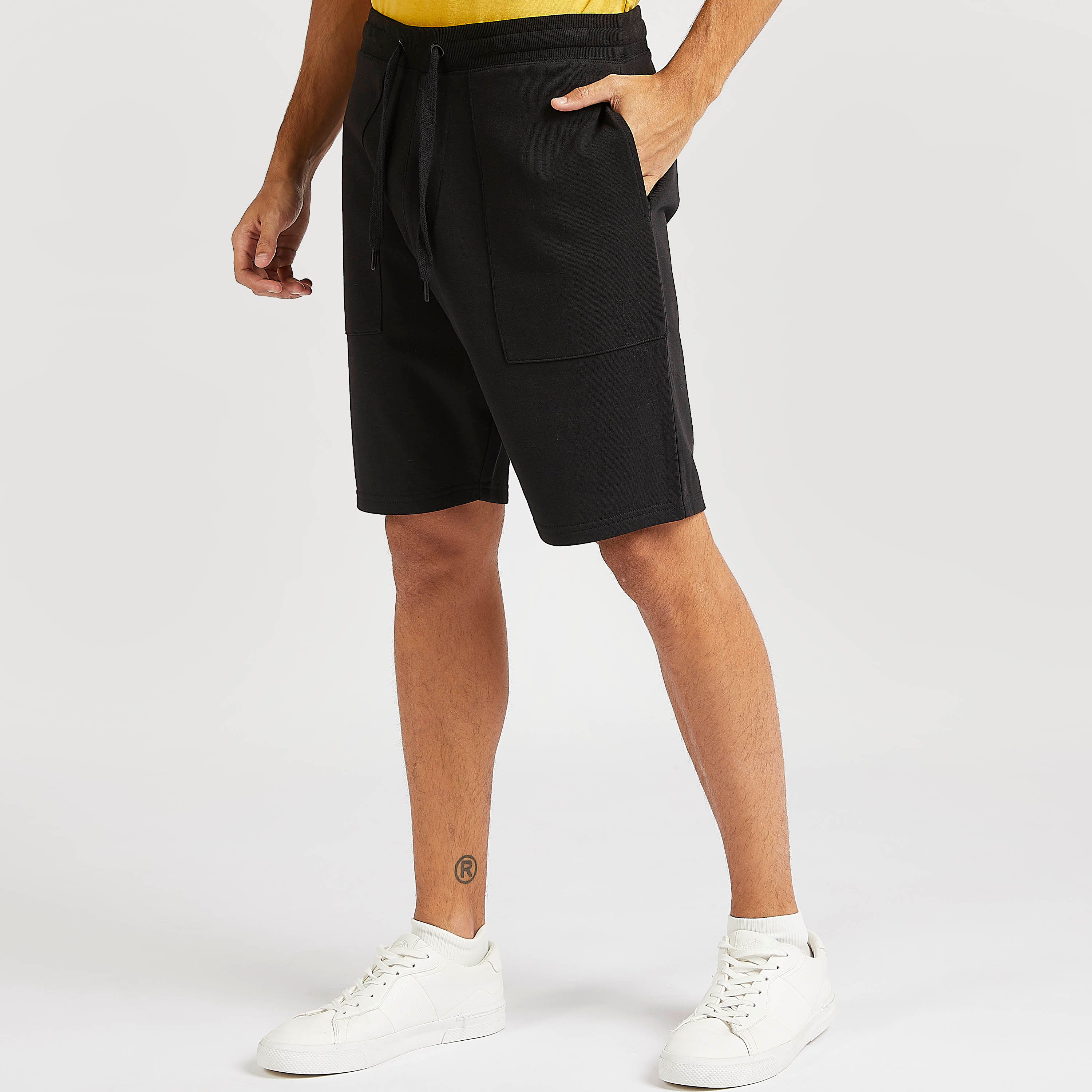 شورت سادة بخصر مطاطي وجيوب-men-clothing-bottoms-shorts-image-1