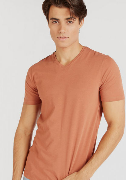 Solid V-neck Slim Fit T-shirt with Short Sleeves