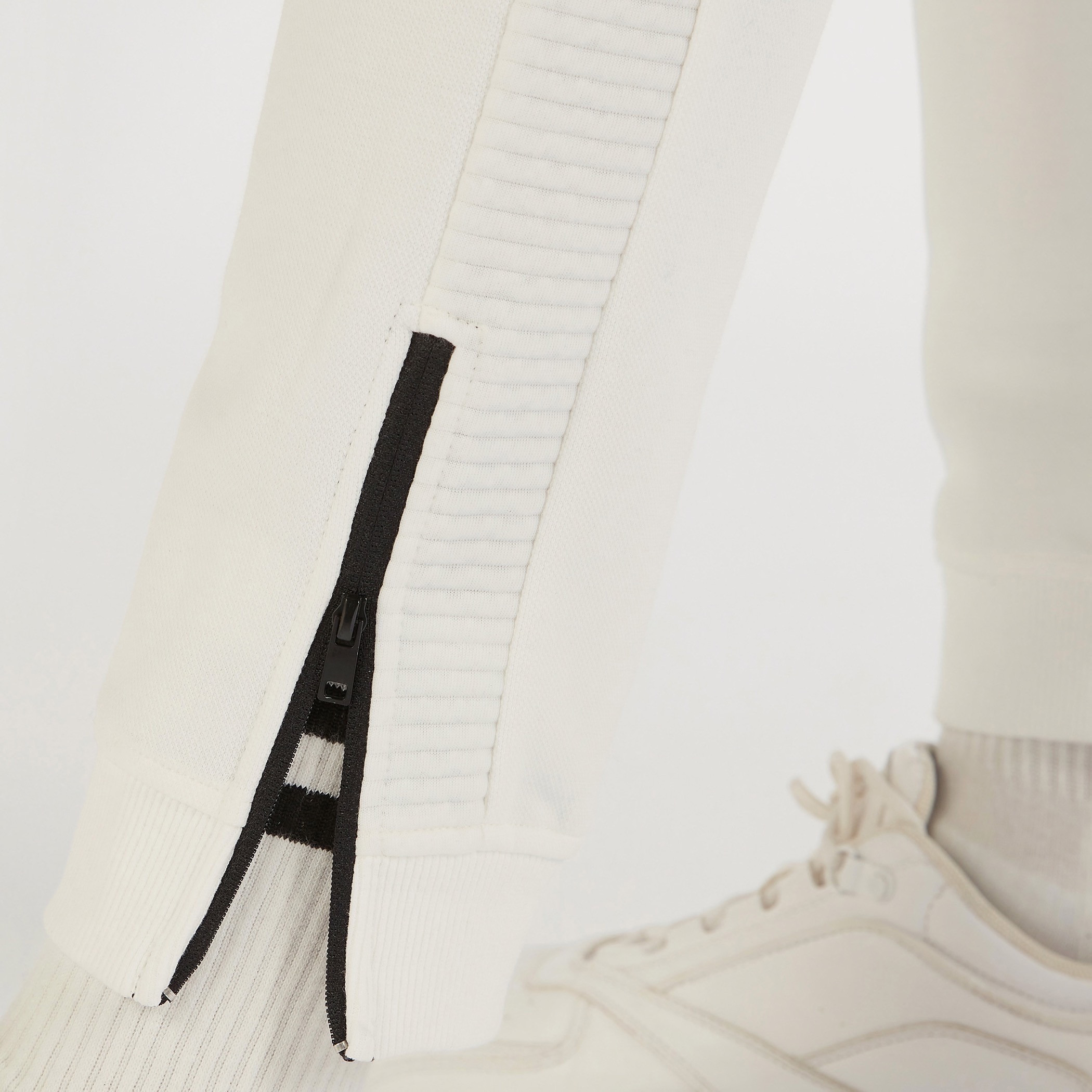 بنطلون رياضي بألواح-men-clothing-bottoms-joggers-image-5