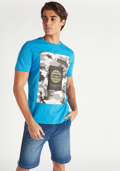 Camouflage Print T-shirt with Crew Neck and Short Sleeves