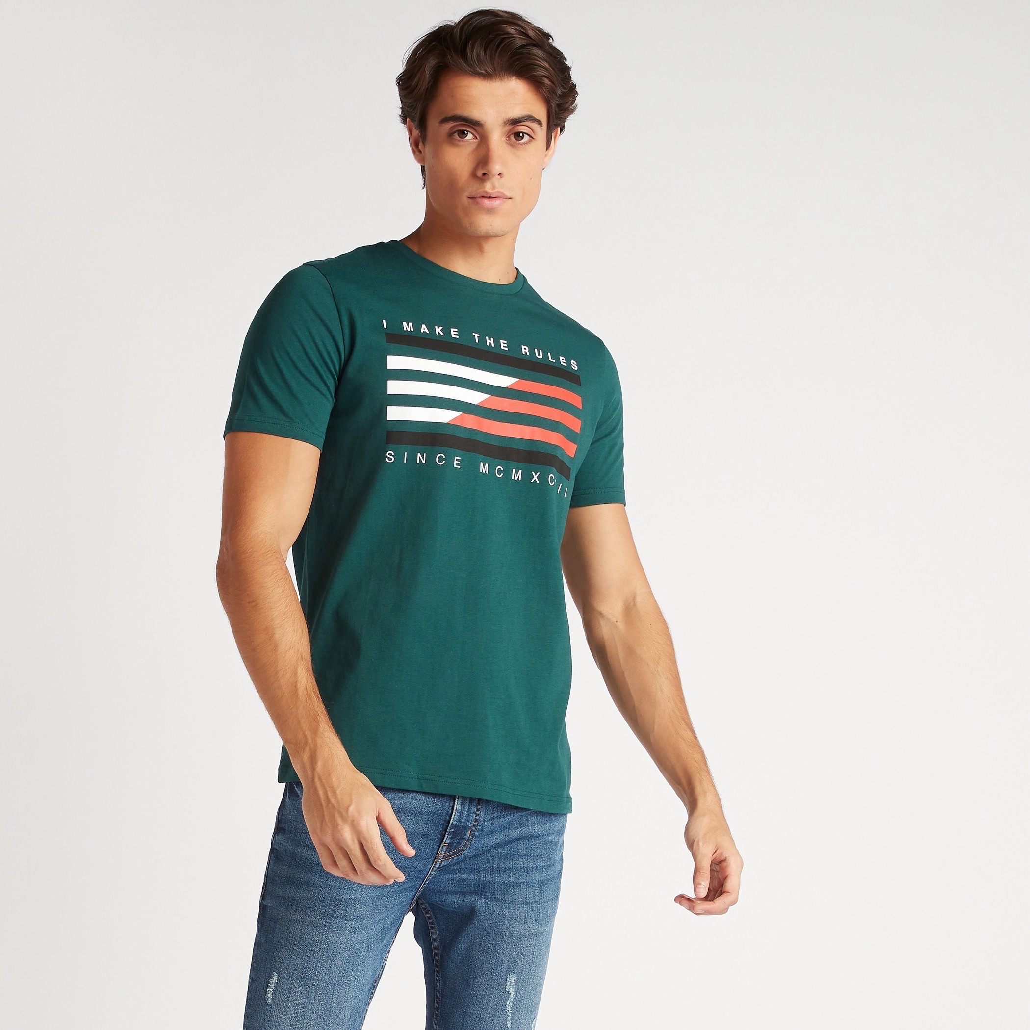 تيشيرت بياقة ضيّقة وأكمام قصيرة وطبعات-men-clothing-tshirtsandpolos-tshirts-image-5