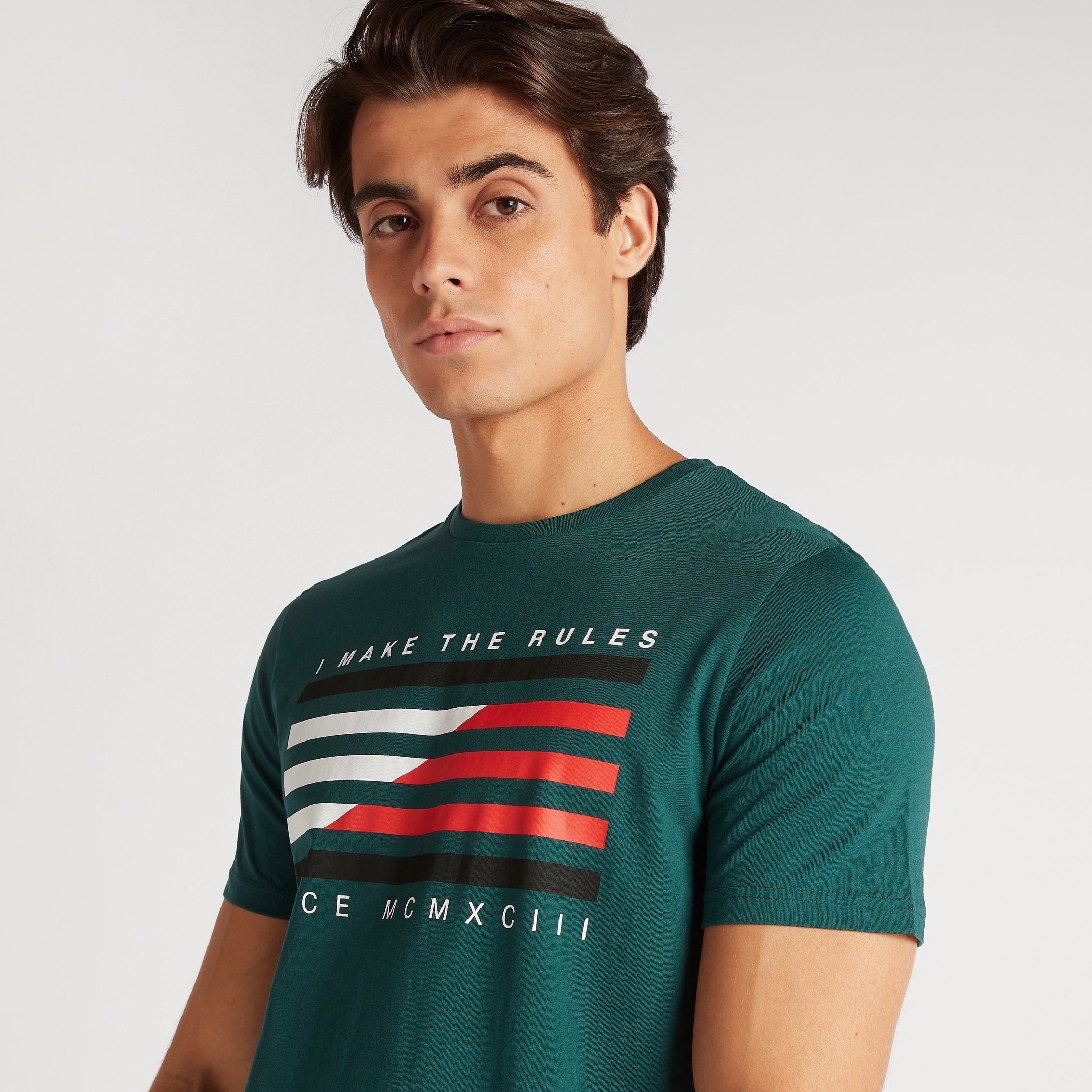 تيشيرت بياقة ضيّقة وأكمام قصيرة وطبعات-men-clothing-tshirtsandpolos-tshirts-image-6