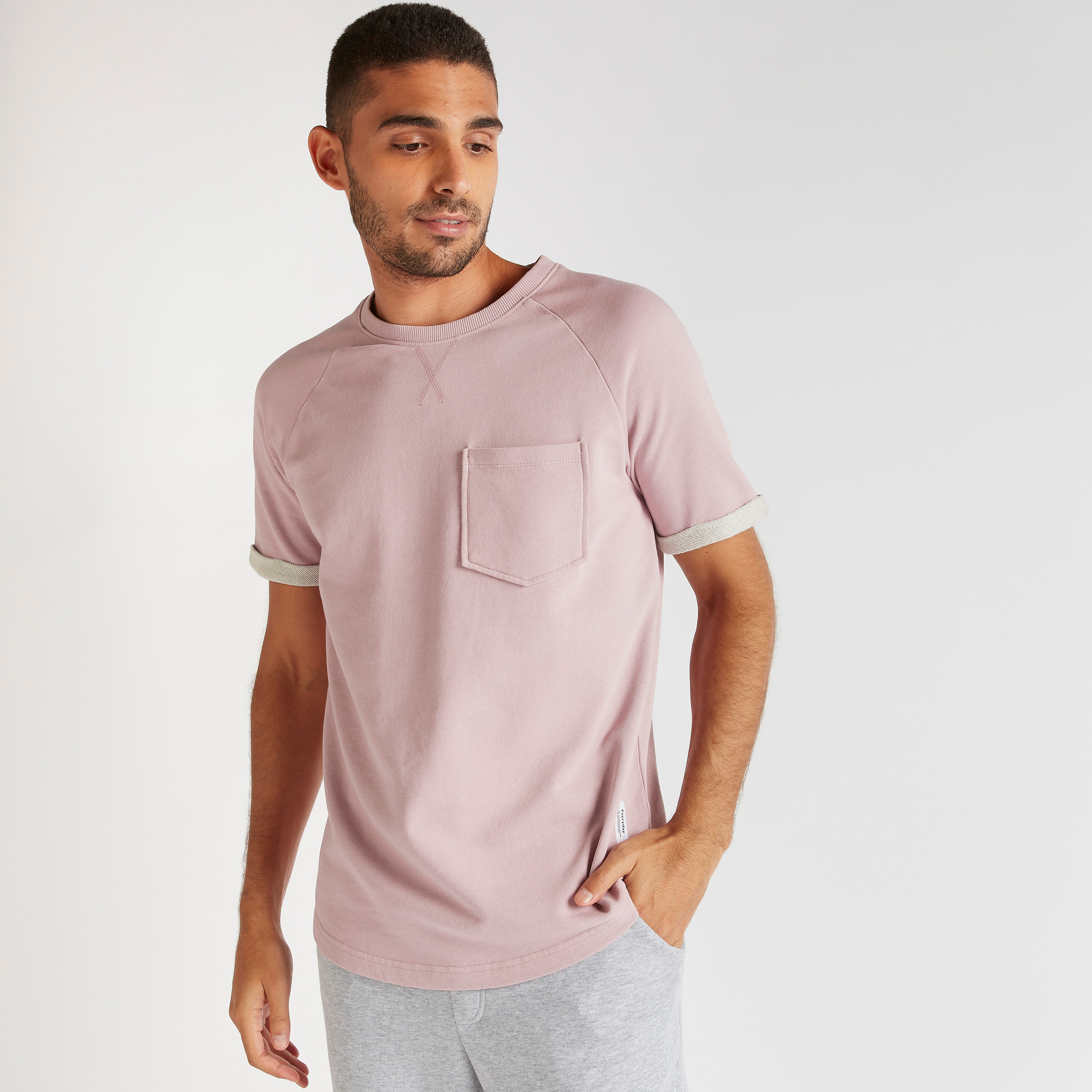 تيشيرت بارز الملمس بأكمام مغايرة وجيب خارجي-men-clothing-tshirtsandpolos-tshirts-image-4