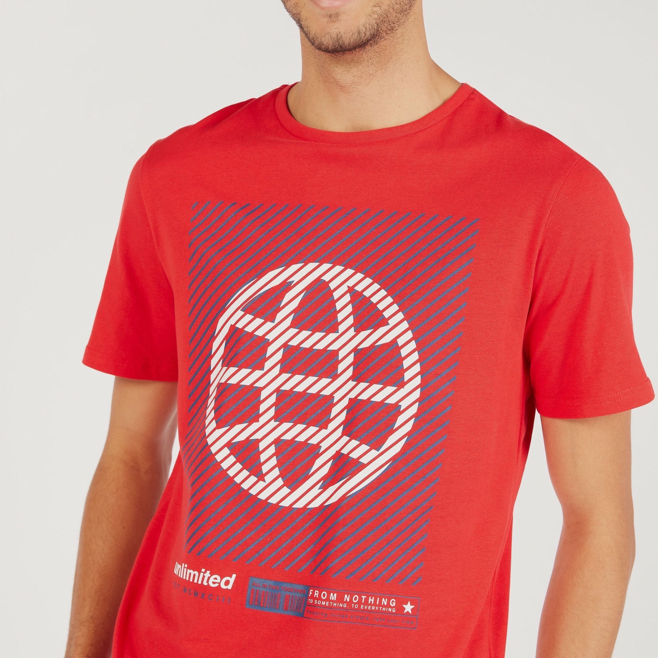 تيشيرت بياقة ضيّقة وطبعات جرافيك وأكمام قصيرة-men-clothing-tshirtsandpolos-tshirts-image-3