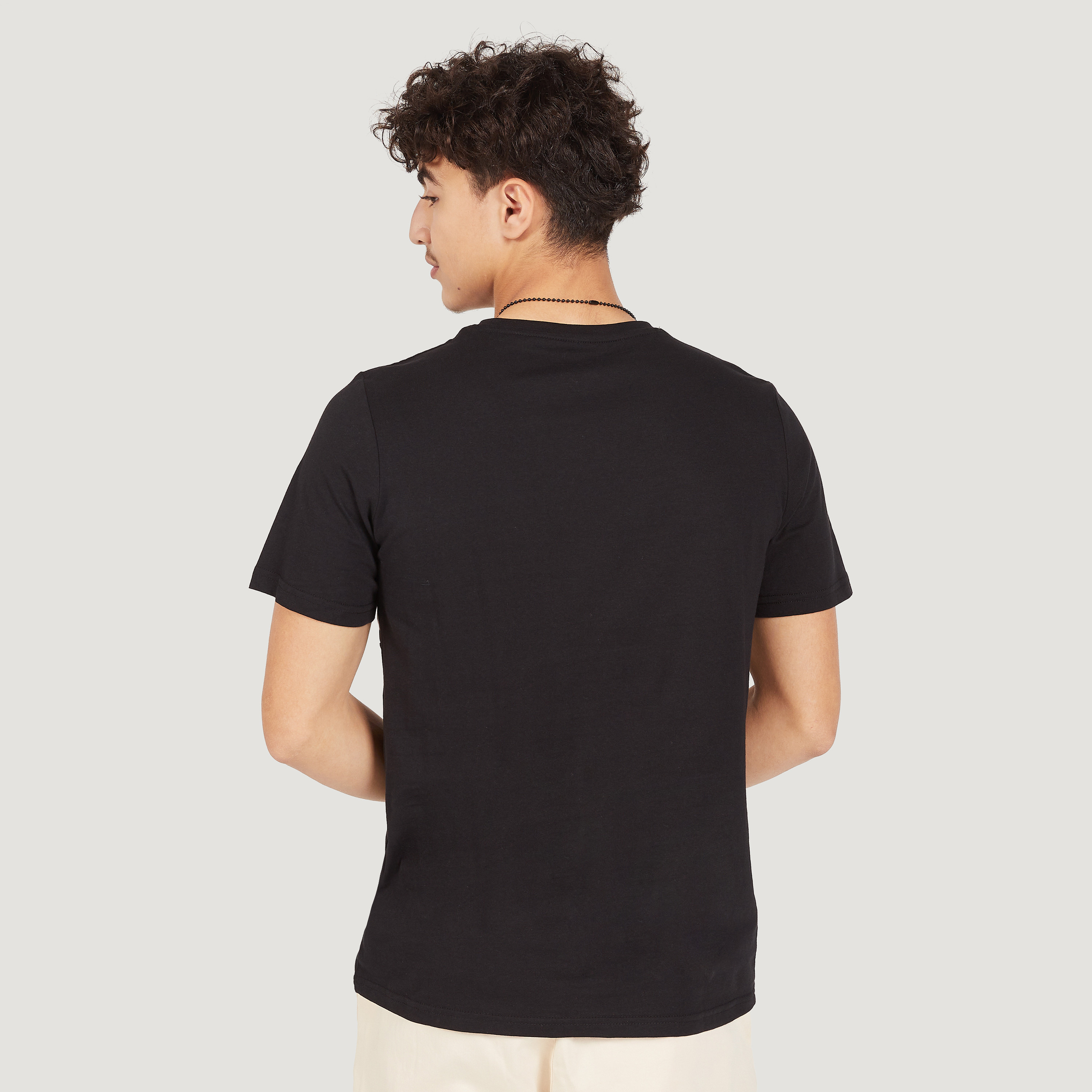 تيشيرت بياقة ضيّقة وأكمام قصيرة وطبعات مموّهة-men-clothing-tshirtsandpolos-tshirts-image-4