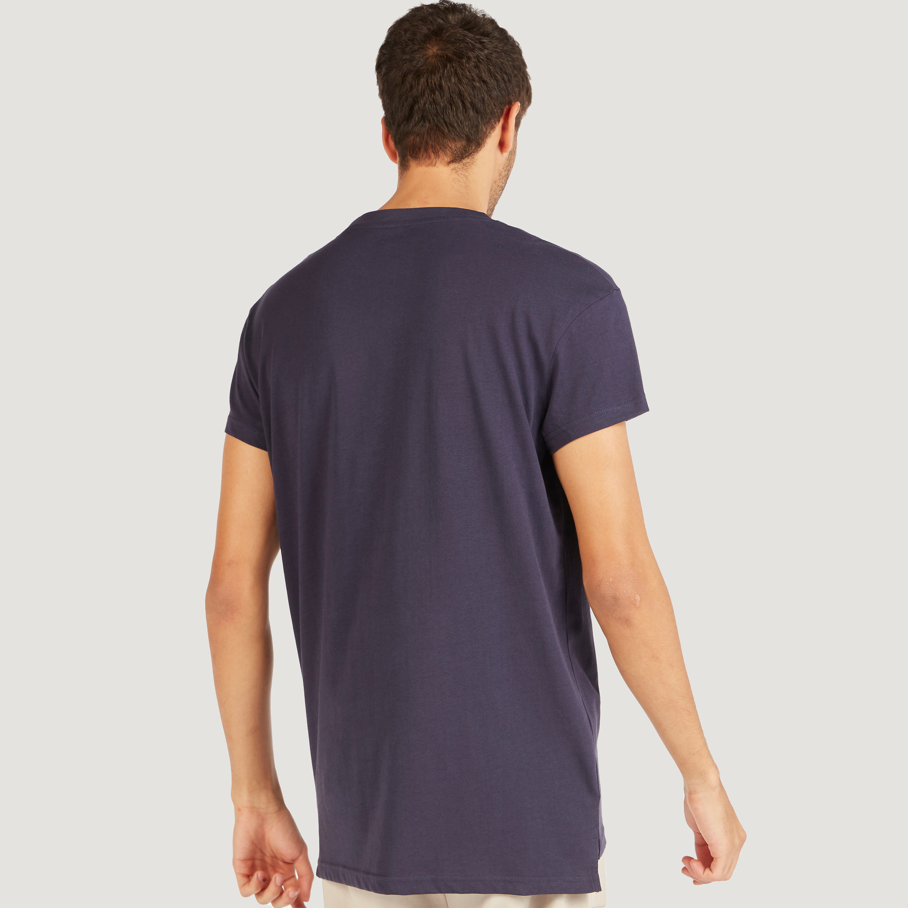 تيشيرت تدريب بياقة ضيّقة وأكمام قصيرة وطبعات جرافيك-men-clothing-tshirtsandpolos-tshirts-image-4