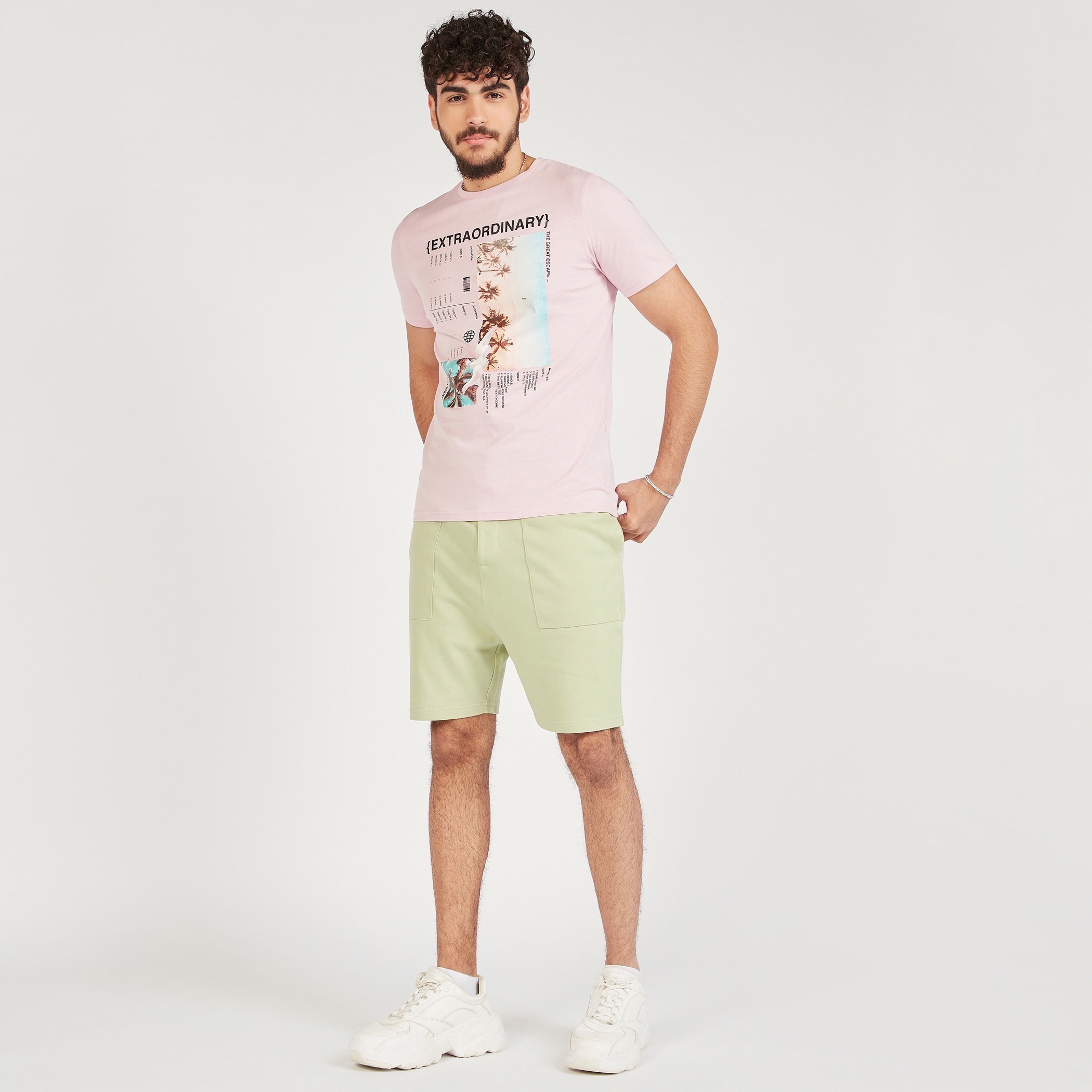 تيشيرت بياقة ضيّقة وأكمام قصيرة وطبعات-men-clothing-tshirtsandpolos-tshirts-image-2