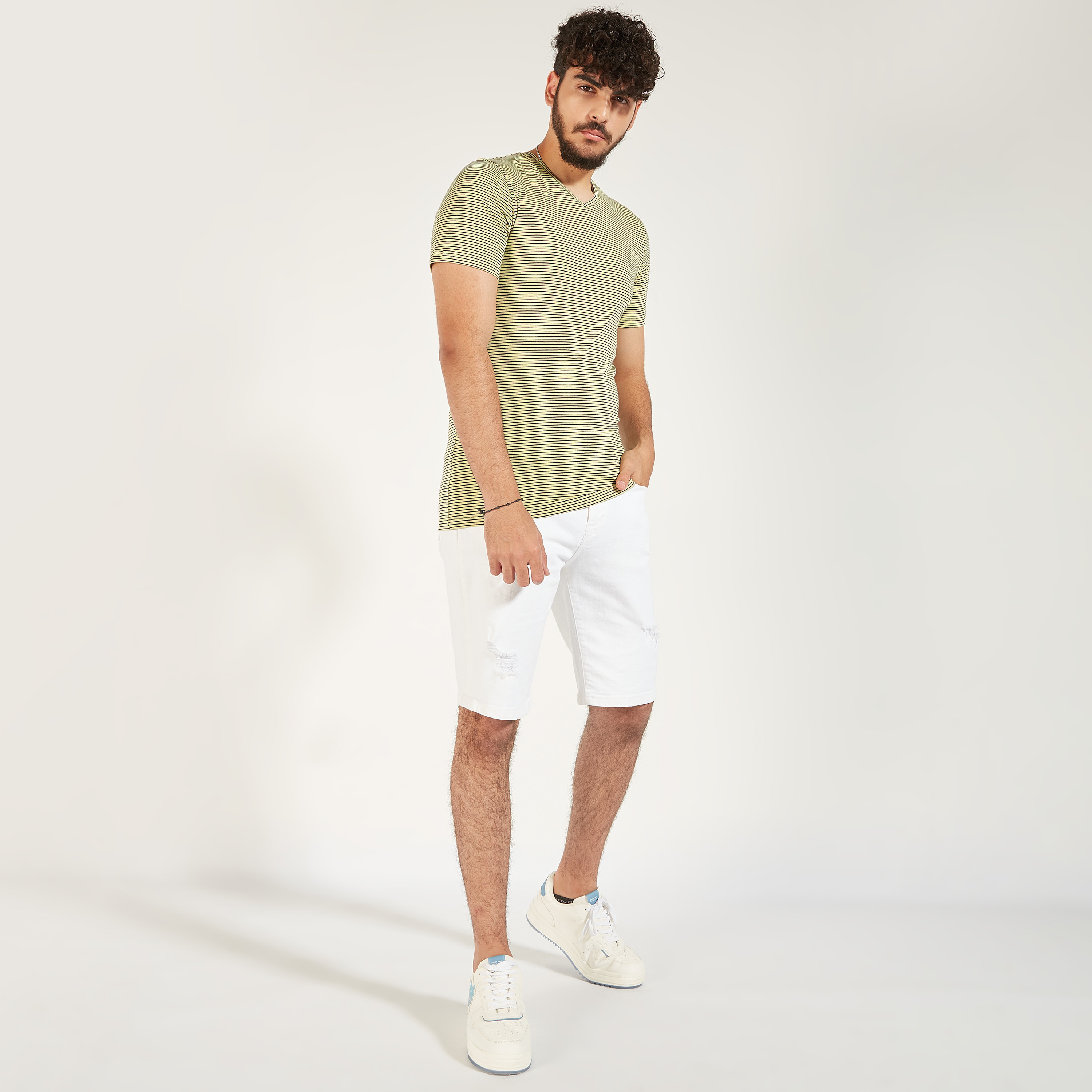 تيشيرت مخطّط بياقة V وأكمام قصيرة-men-clothing-tshirtsandpolos-tshirts-image-6