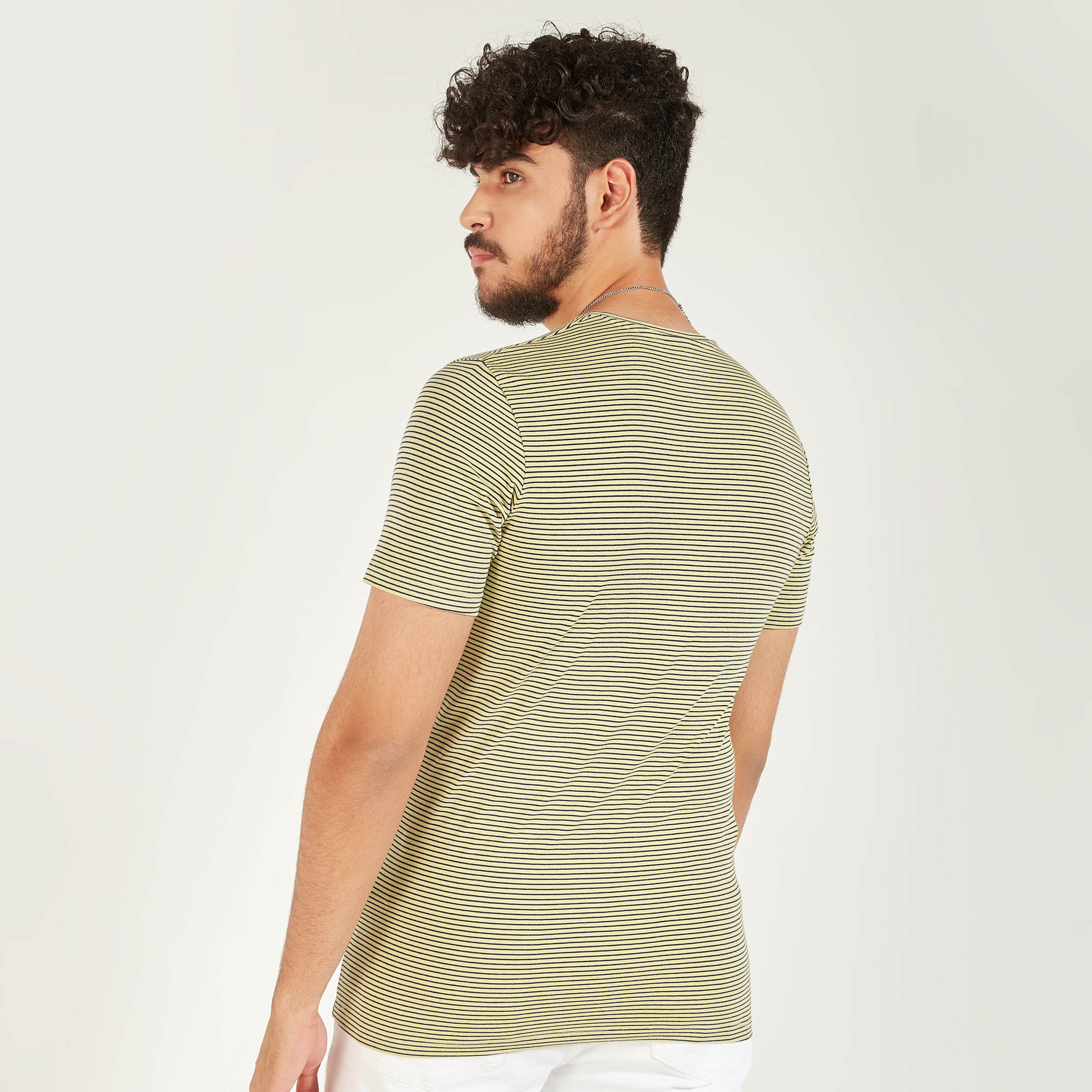 تيشيرت مخطّط بياقة V وأكمام قصيرة-men-clothing-tshirtsandpolos-tshirts-image-8